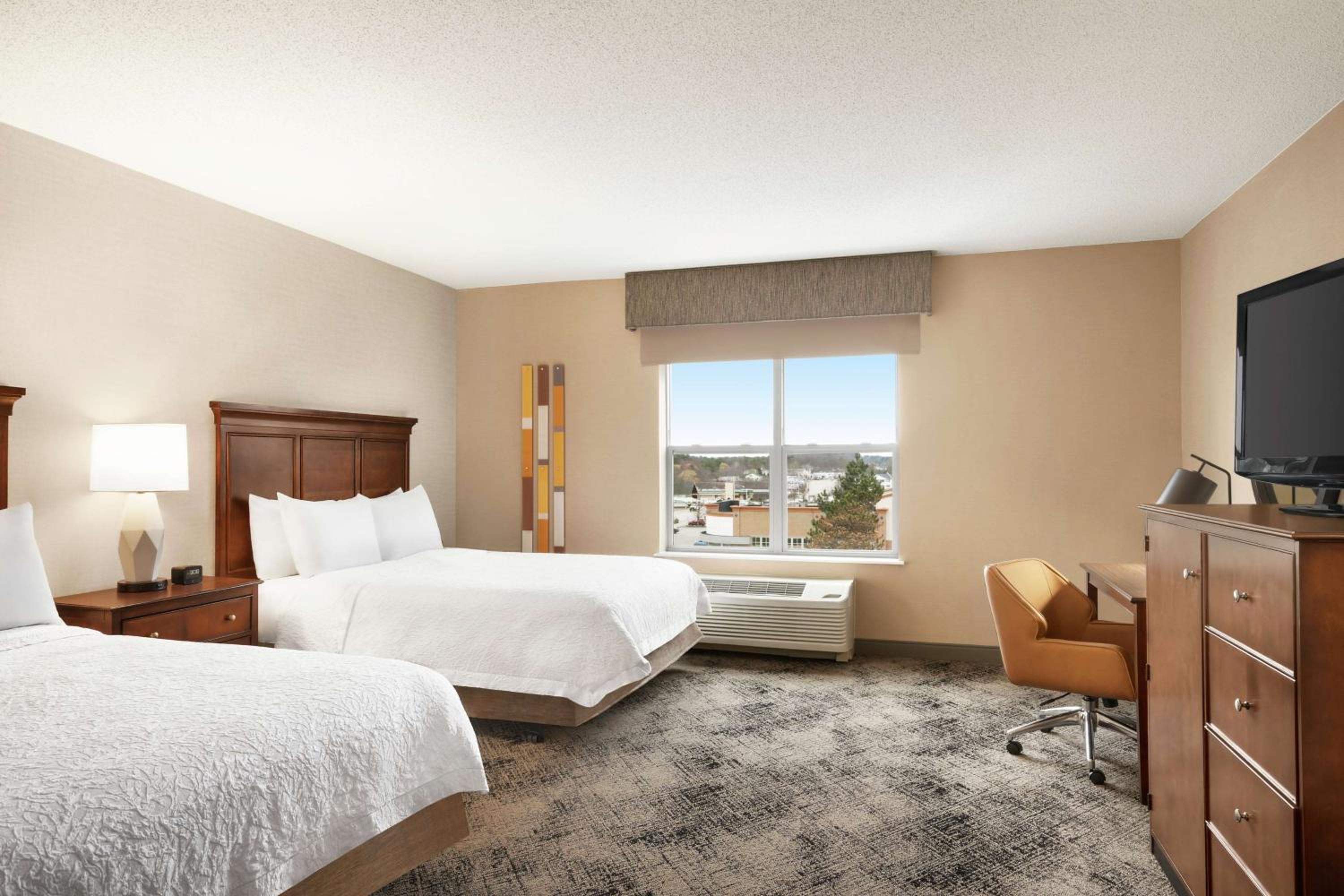 Hampton Inn Suites Exeter - Property Image 2