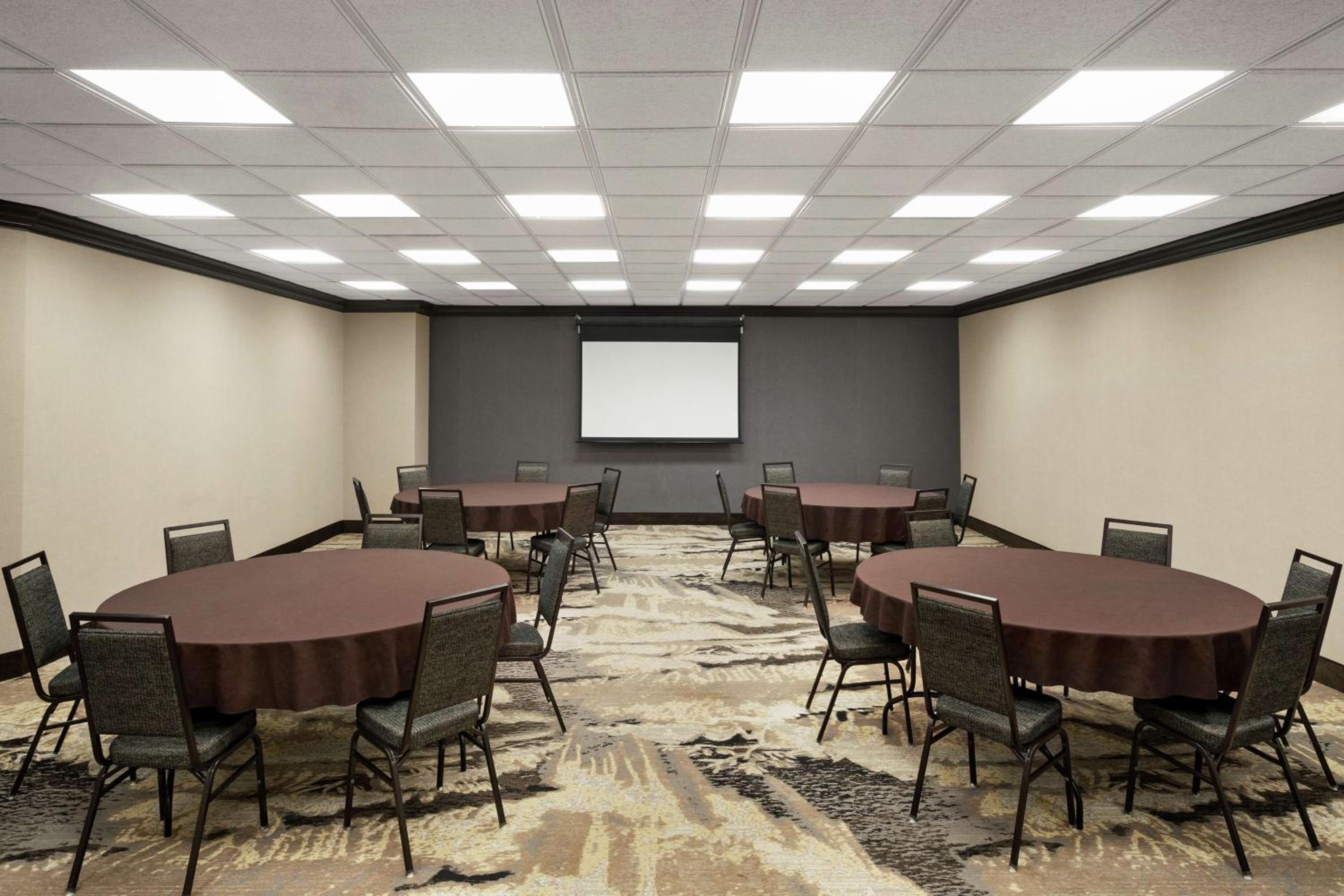 Hampton Inn Suites Exeter - Property Image 13