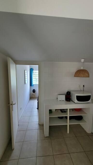 Trois ilets :Tisoleil charmant petit t2 avec terasse view 3