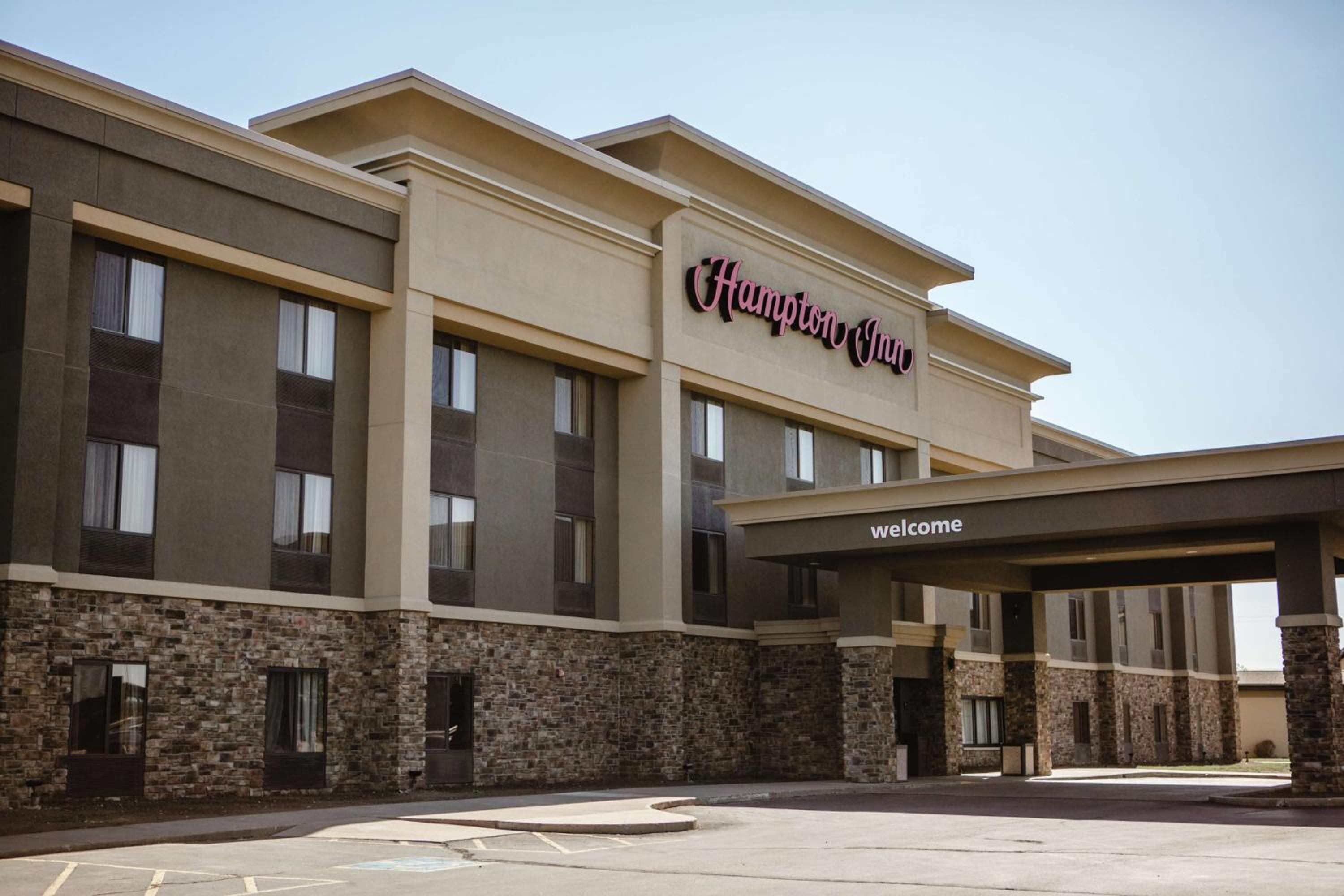 Hotel Hampton Inn Mitchell - Image 1