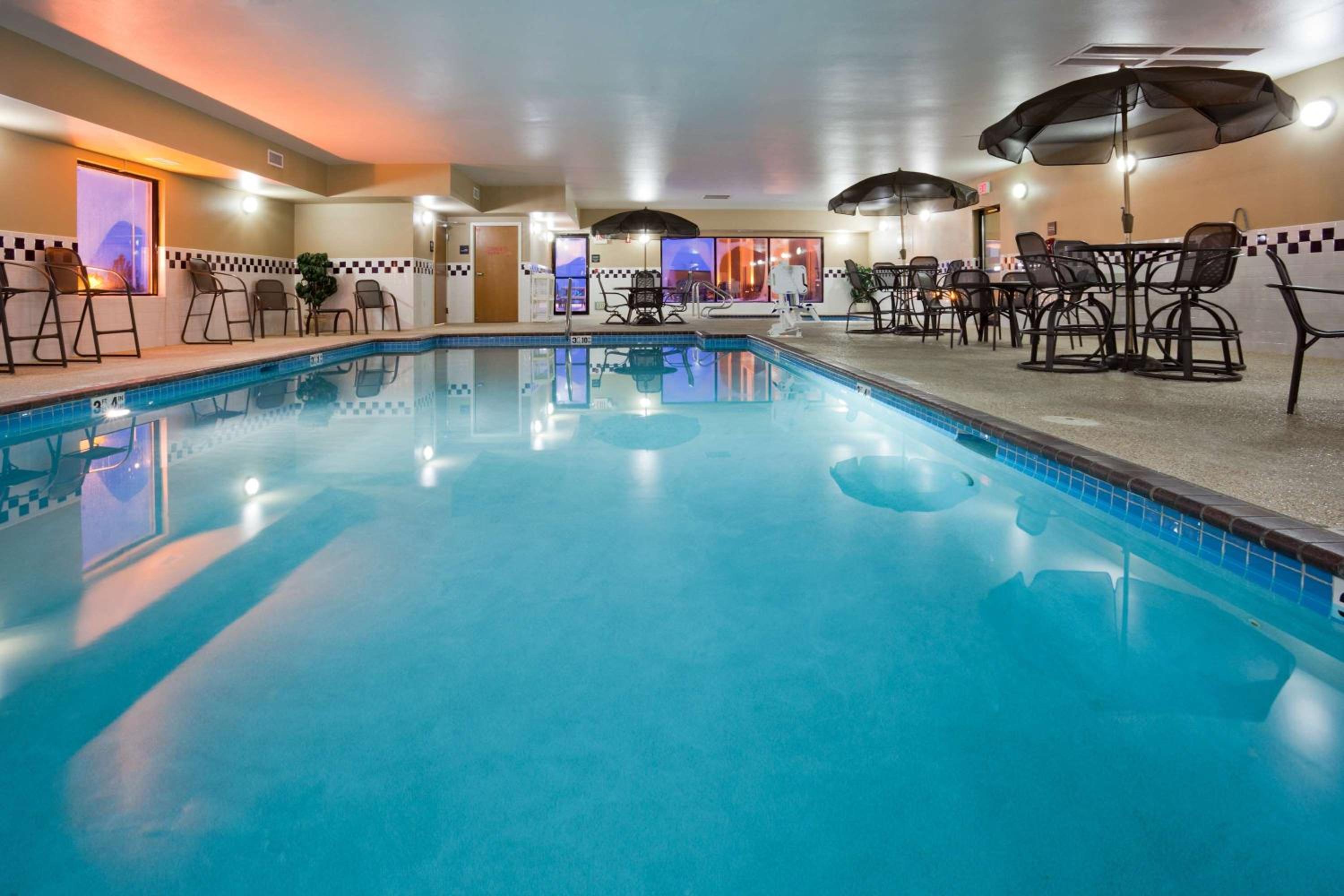 Mitchell Vacations - Hampton Inn Mitchell - Property Image 1