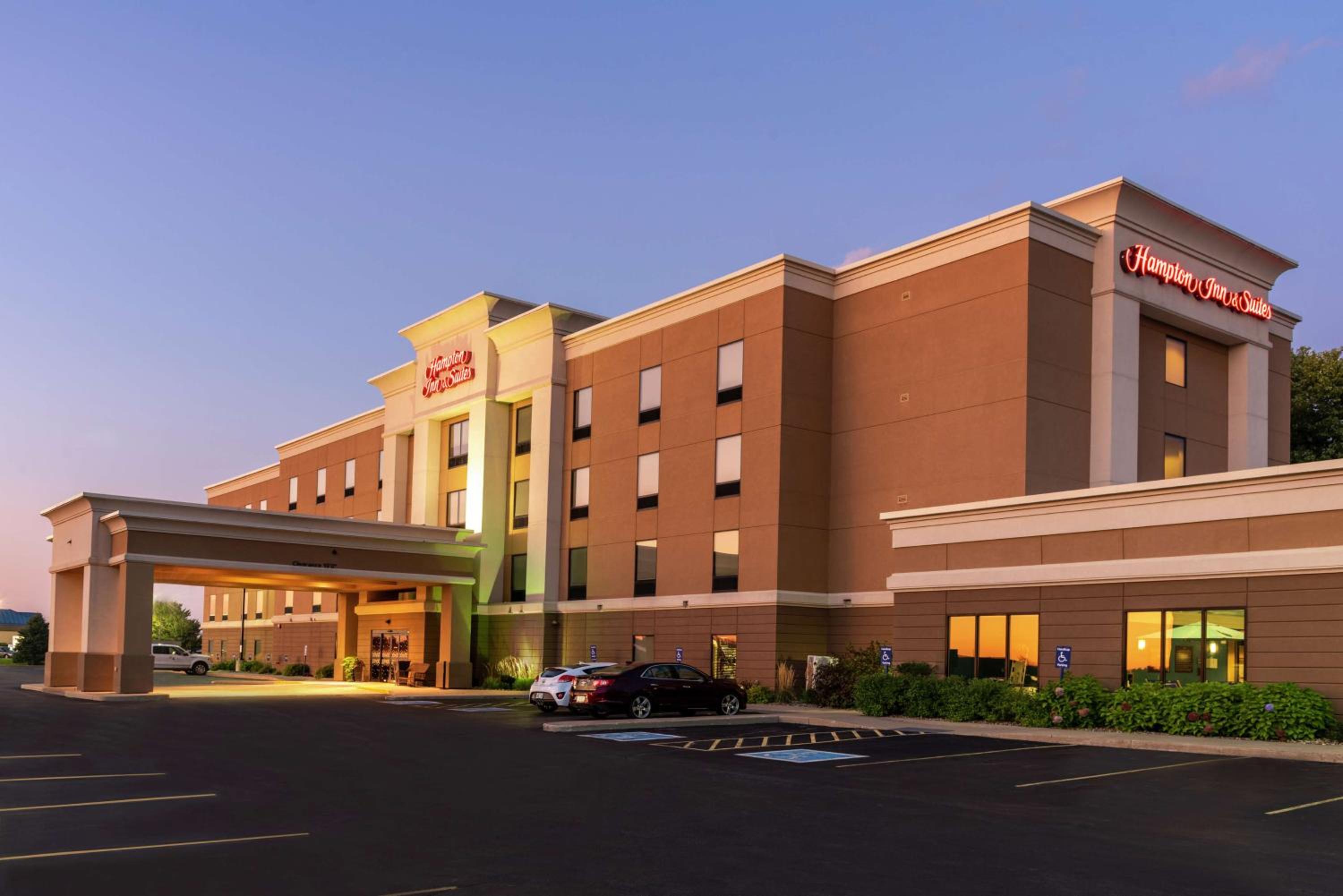 Hotel Hampton Inn & Suites Marshalltown - Image 1