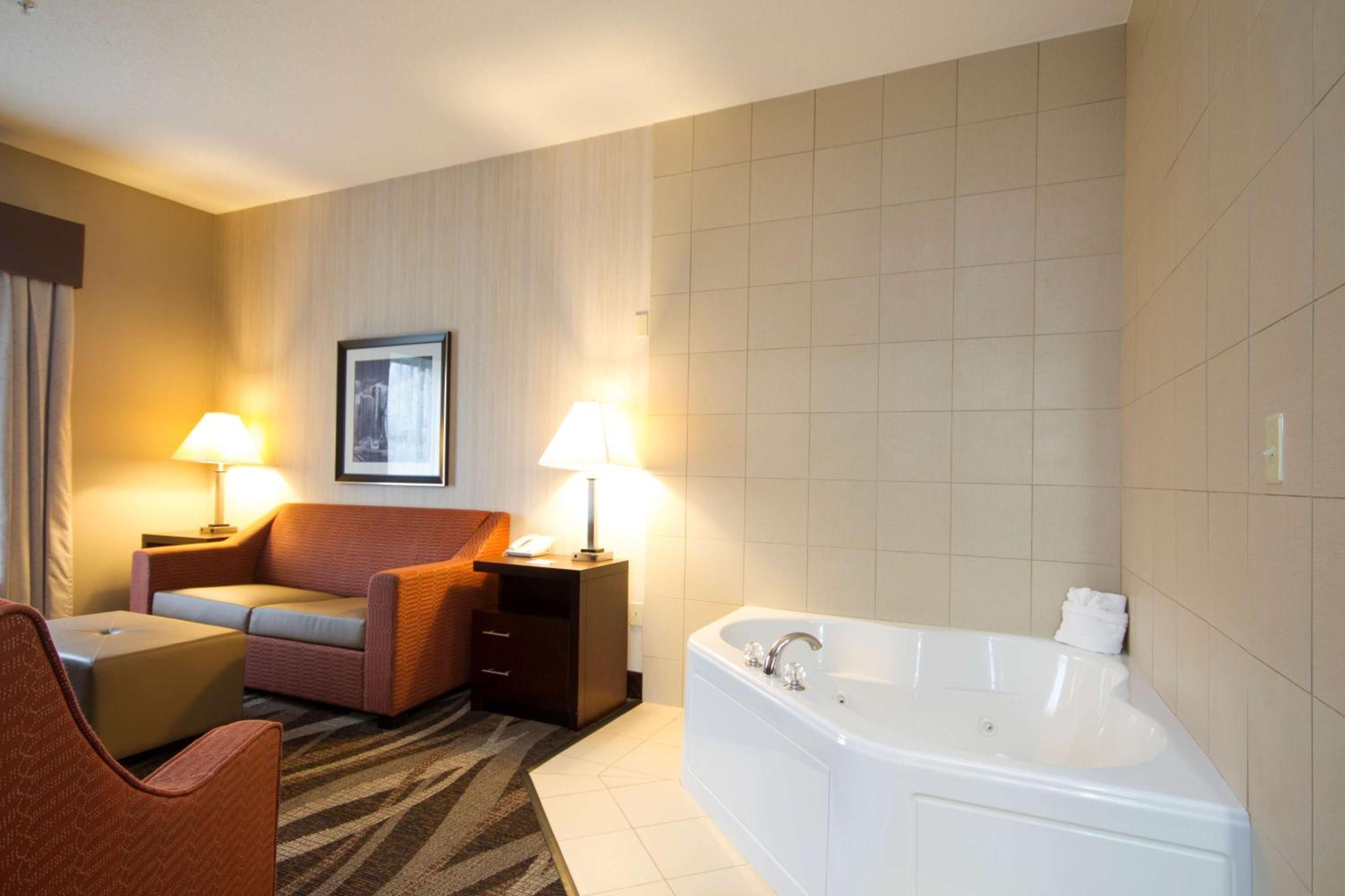 Marshall Vacations - Hampton Inn Marshall - Property Image 3
