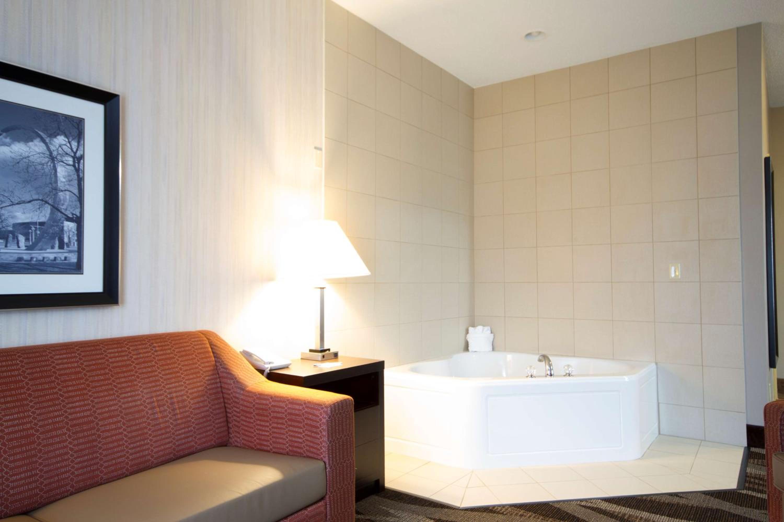 Marshall Vacations - Hampton Inn Marshall - Property Image 8