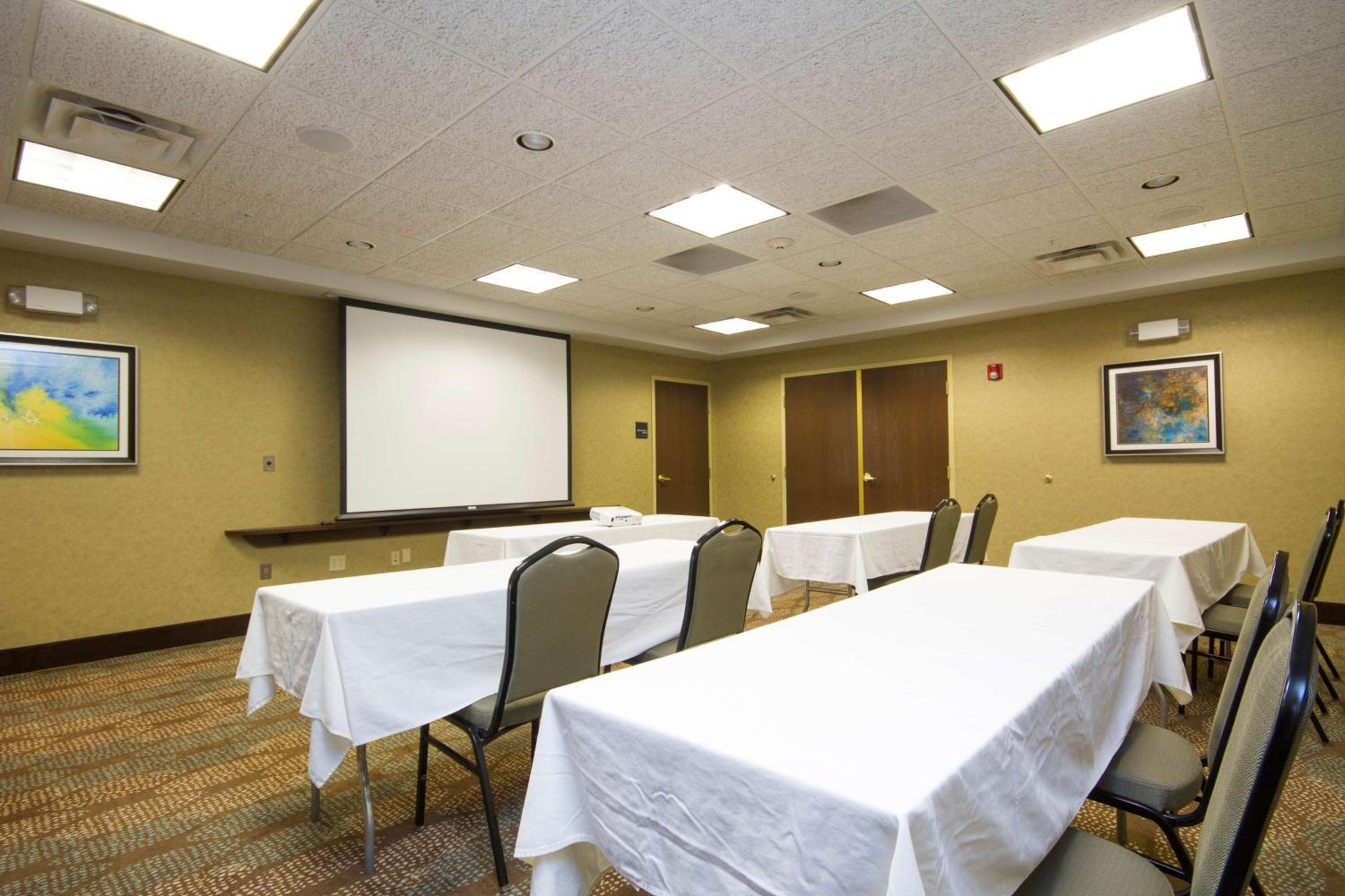 Marshall Vacations - Hampton Inn Marshall - Property Image 12