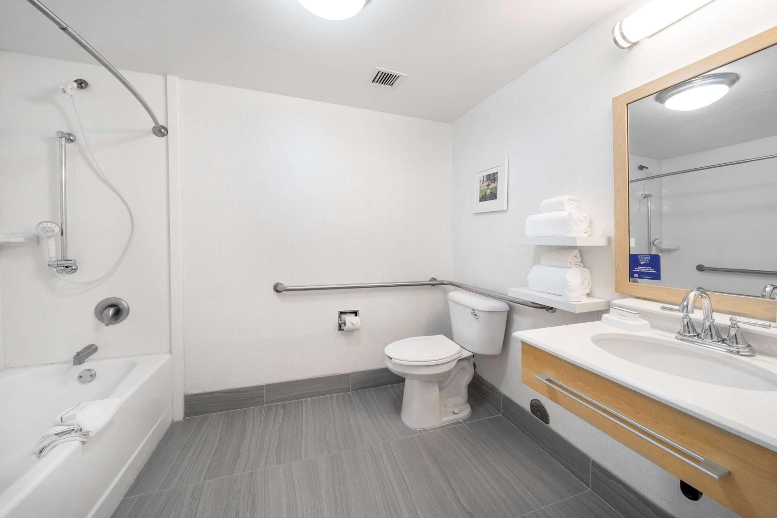 Modesto Vacations - Hampton Inn Suites Modesto - Salida - Property Image 17