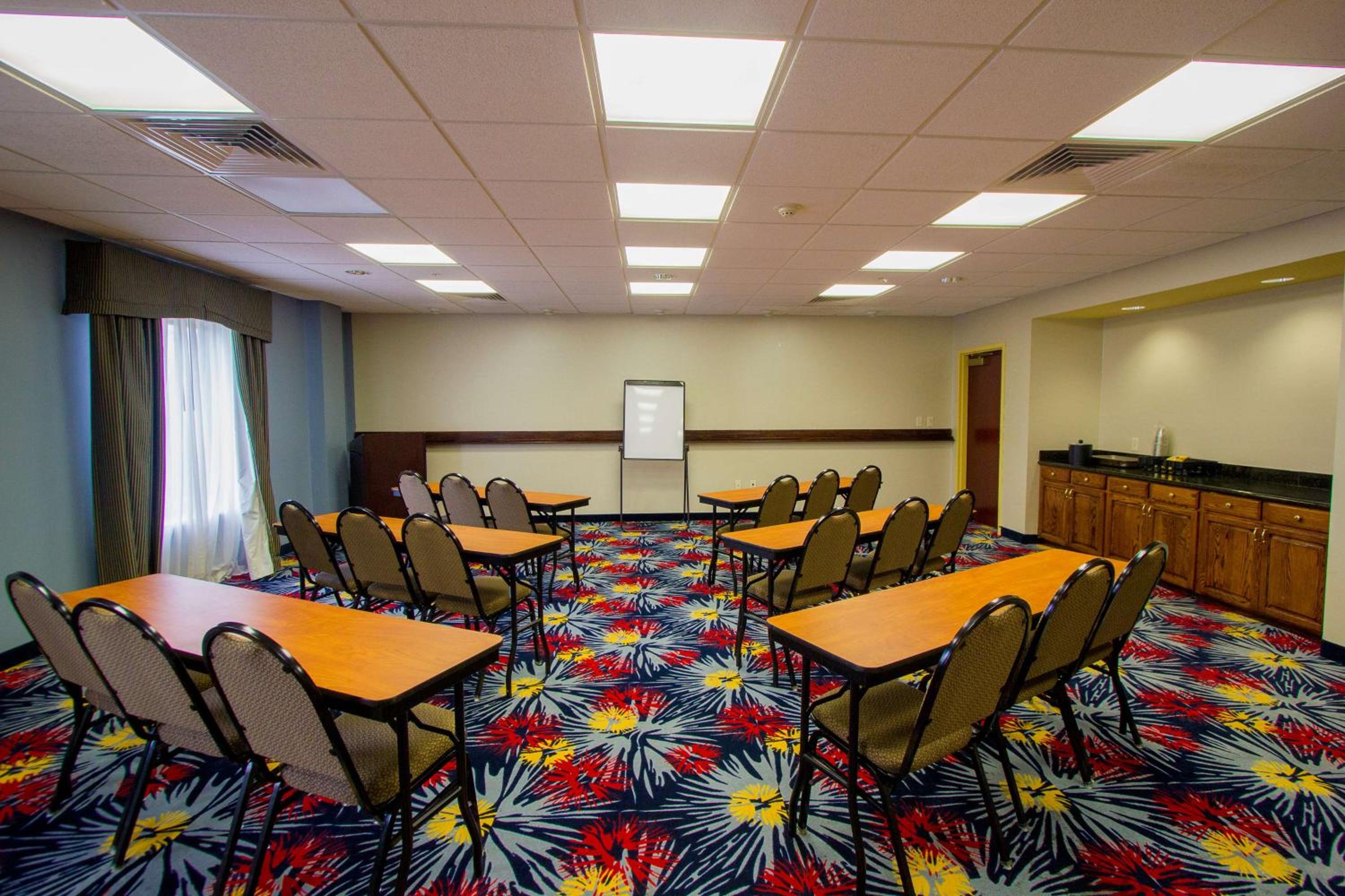 Natchez Vacations - Hampton Inn  Suites Natchez - Property Image 11