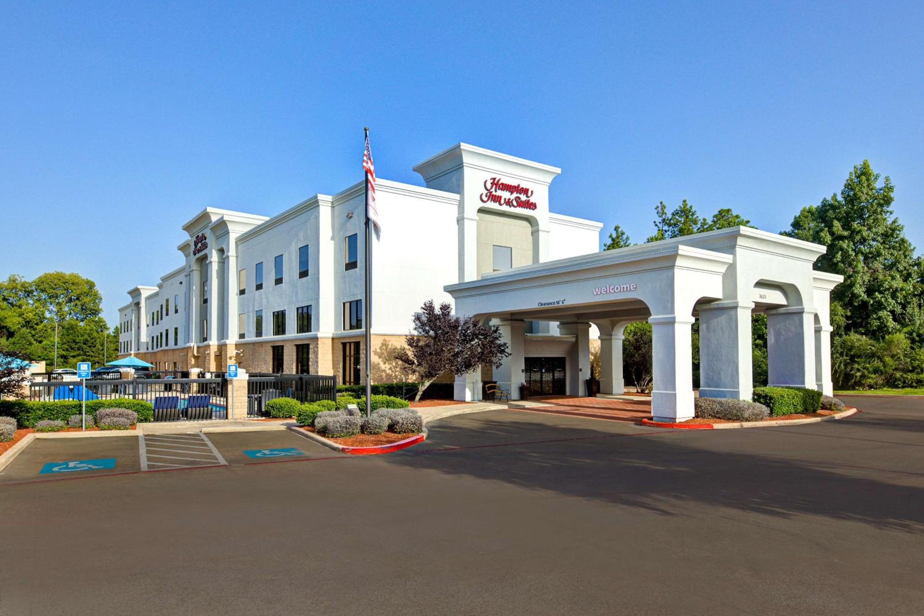 Nacogdoches Vacations - Hampton Inn  Suites Nacogdoches - Property Image 1