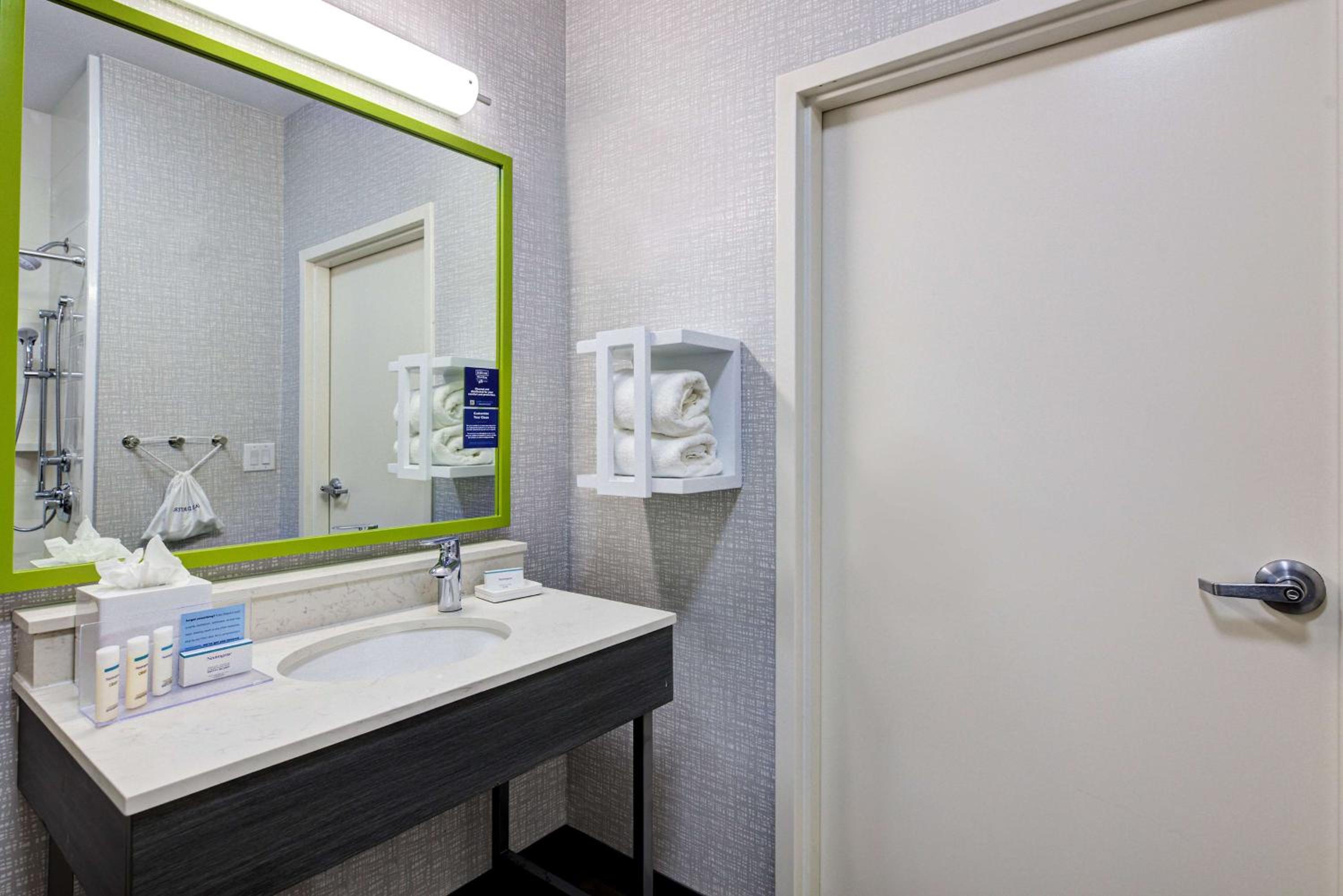 Nacogdoches Vacations - Hampton Inn  Suites Nacogdoches - Property Image 4