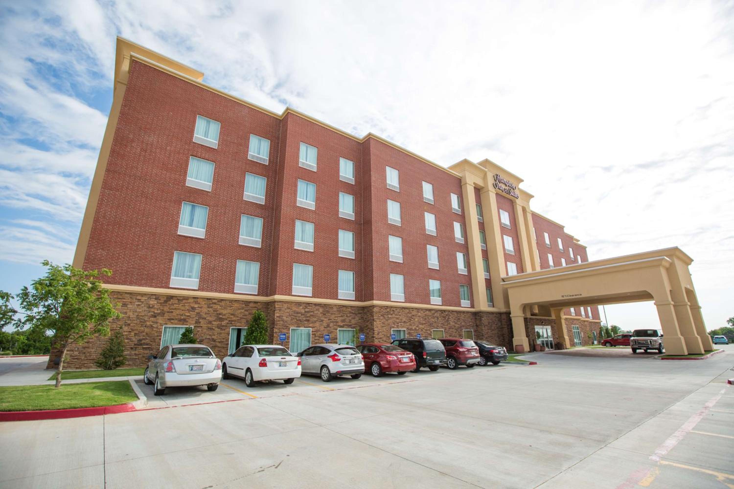 Hotel Hampton Inn & Suites Oklahoma City Airport - Image 1
