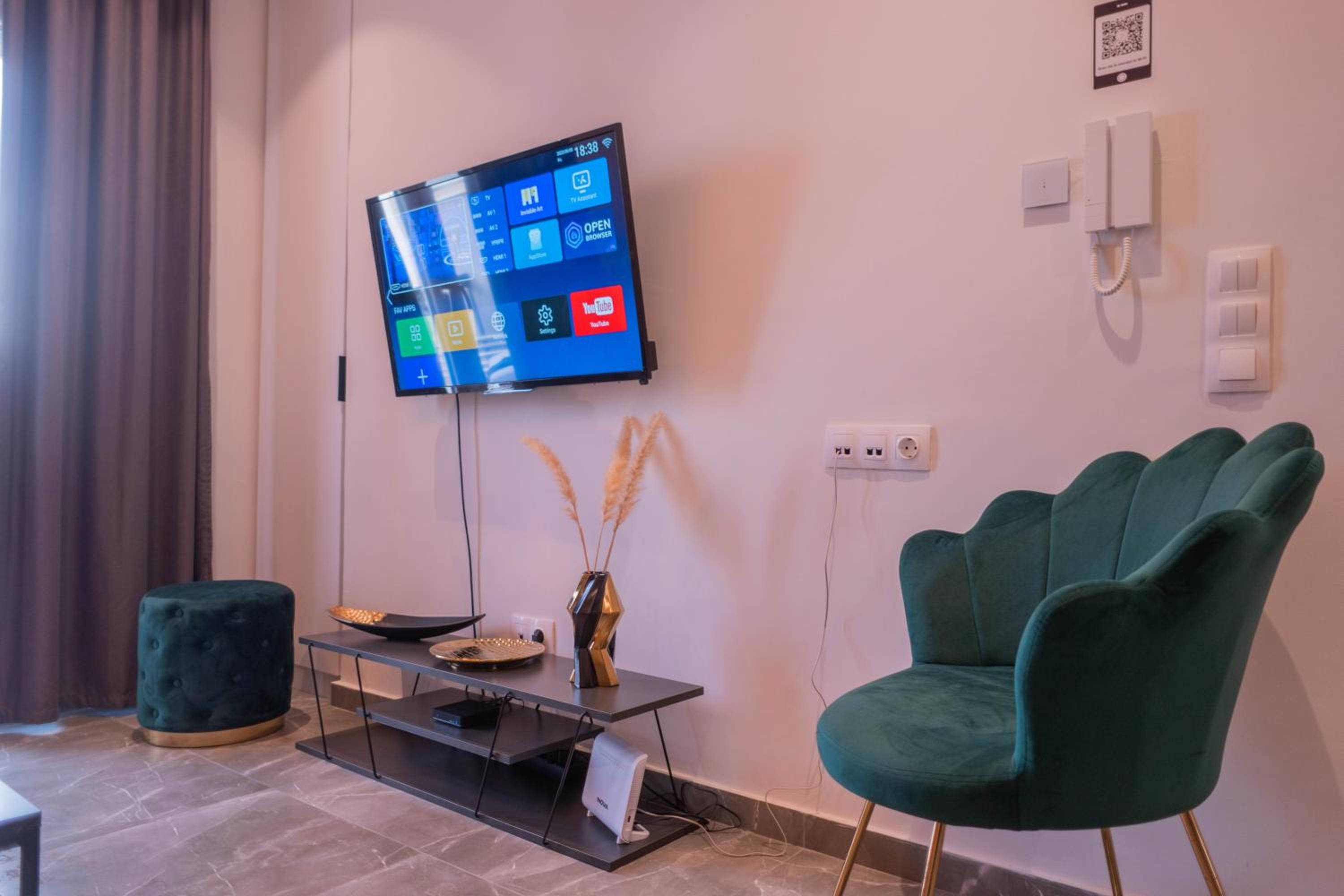 ThesSpacious Apartment