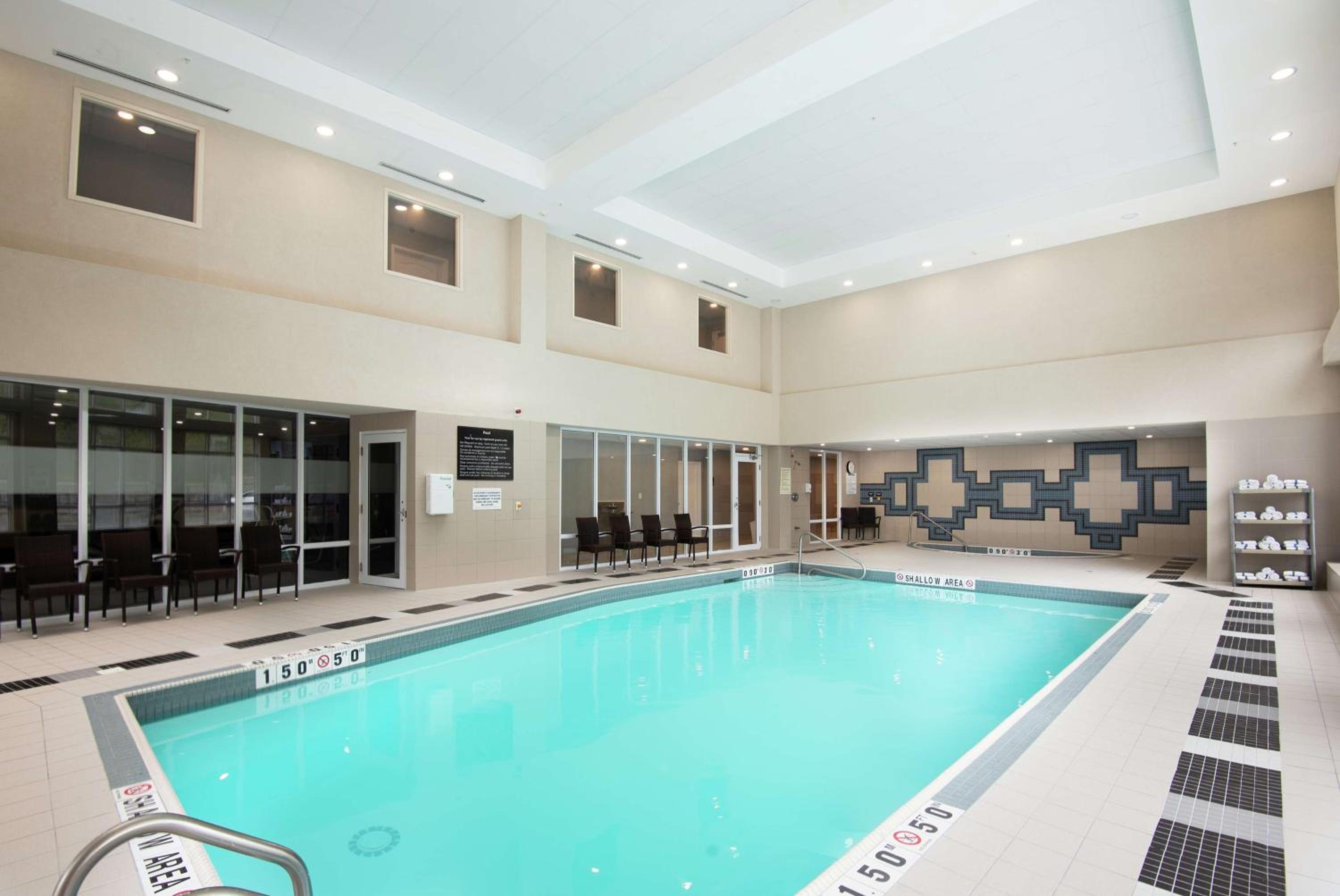 Barrie Vacations - Hampton Inn  Suites by Hilton Barrie - Property Image 14
