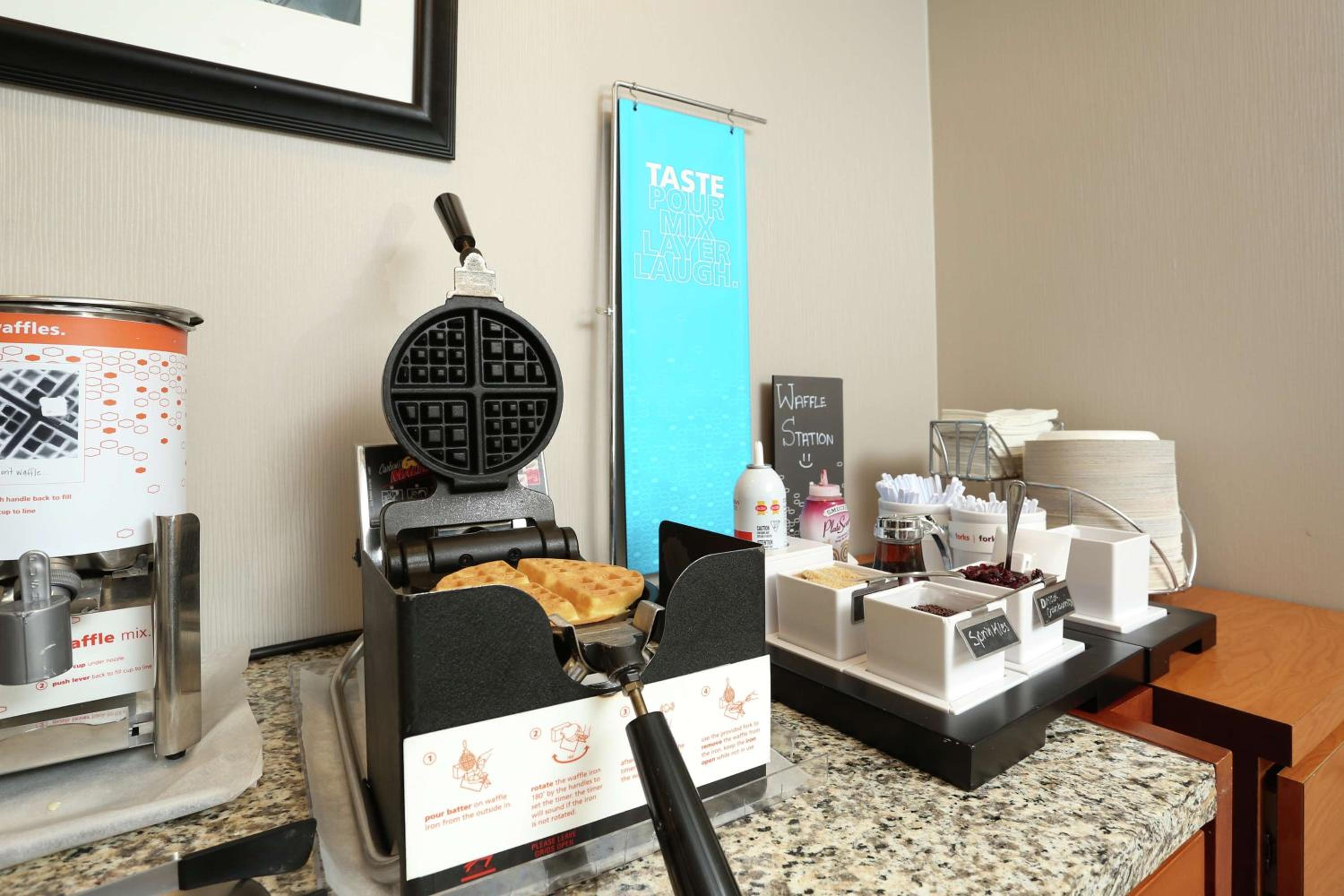 Barrie Vacations - Hampton Inn  Suites by Hilton Barrie - Property Image 17