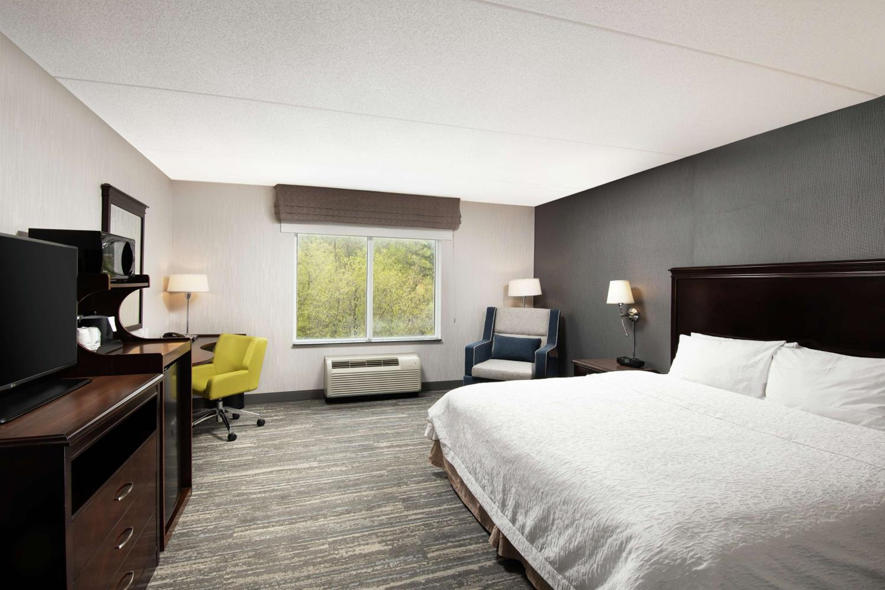 Barrie Vacations - Hampton Inn  Suites by Hilton Barrie - Property Image 3