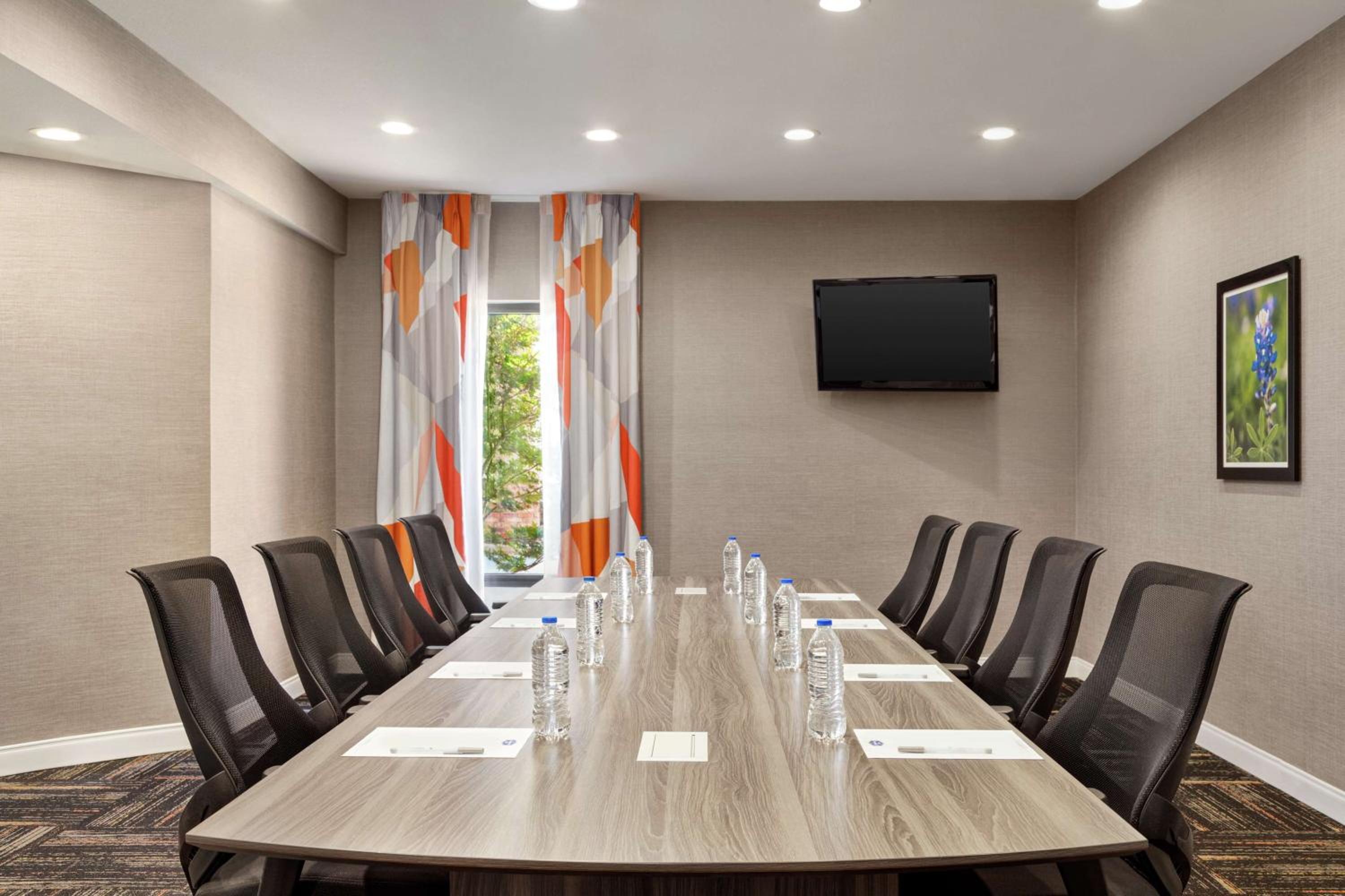 Paris Vacations - Hampton Inn Paris - Property Image 12