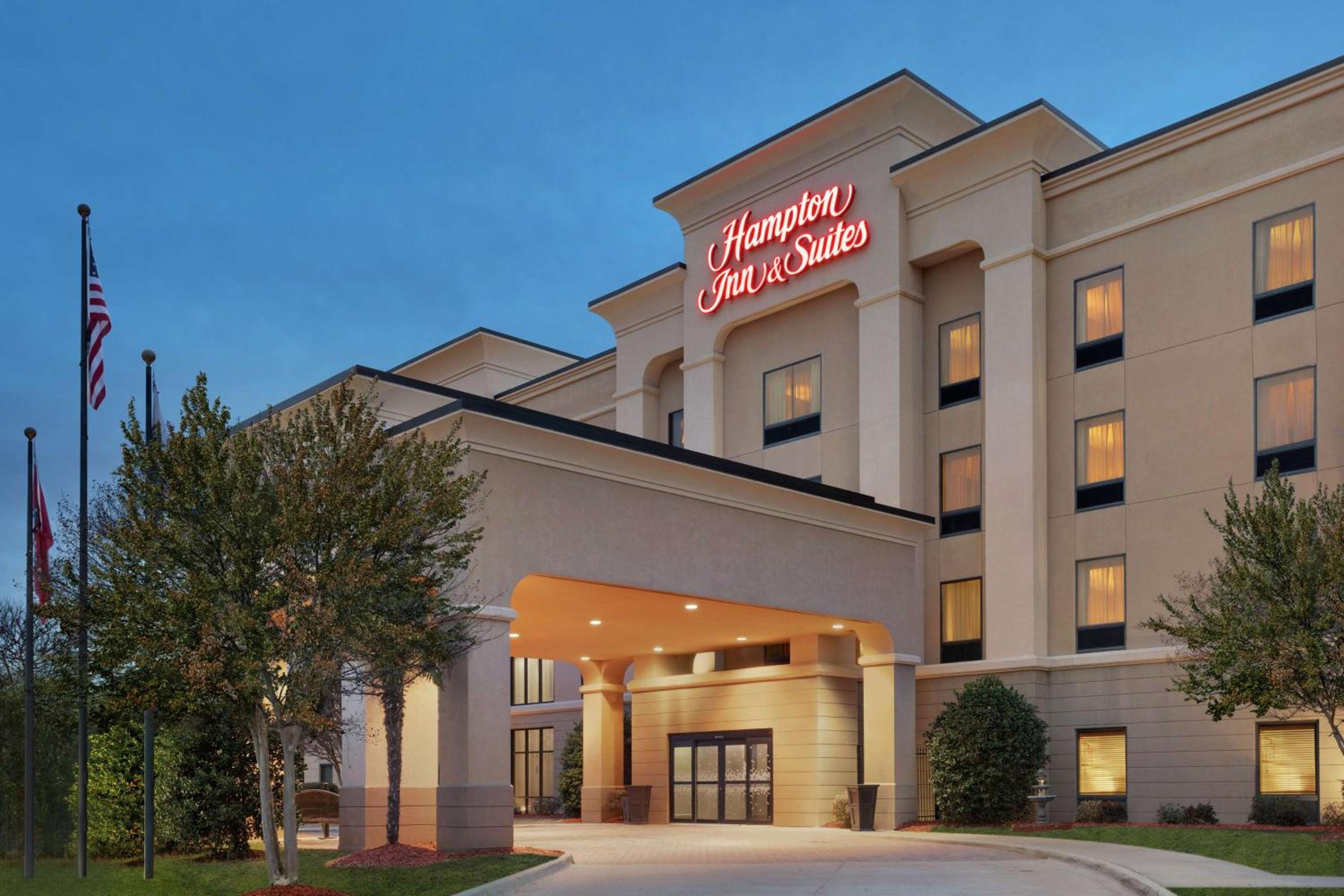 Pine Bluff Vacations - Hampton Inn  Suites Pine Bluff - Property Image 2