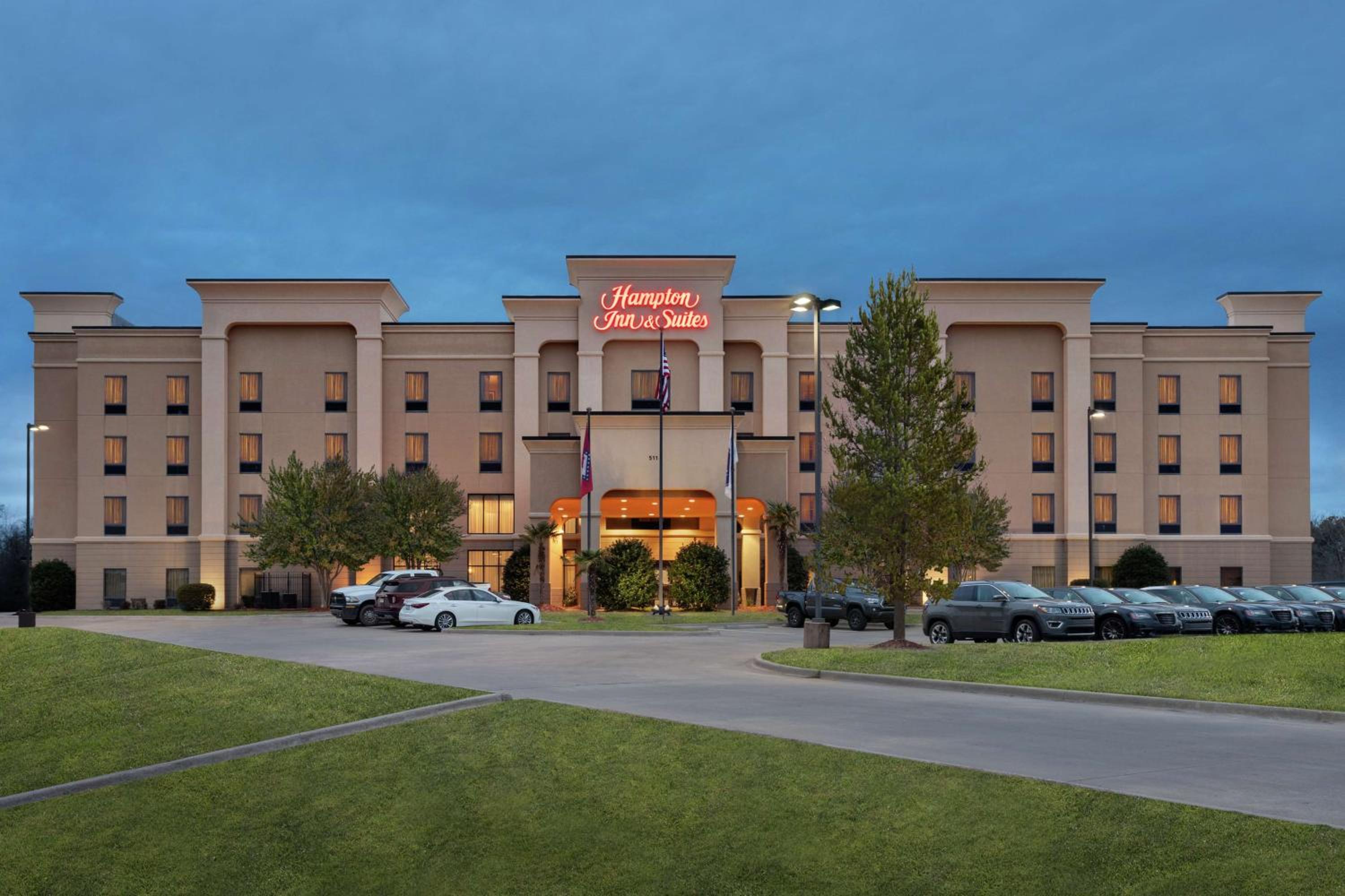 Pine Bluff Vacations - Hampton Inn  Suites Pine Bluff - Property Image 3