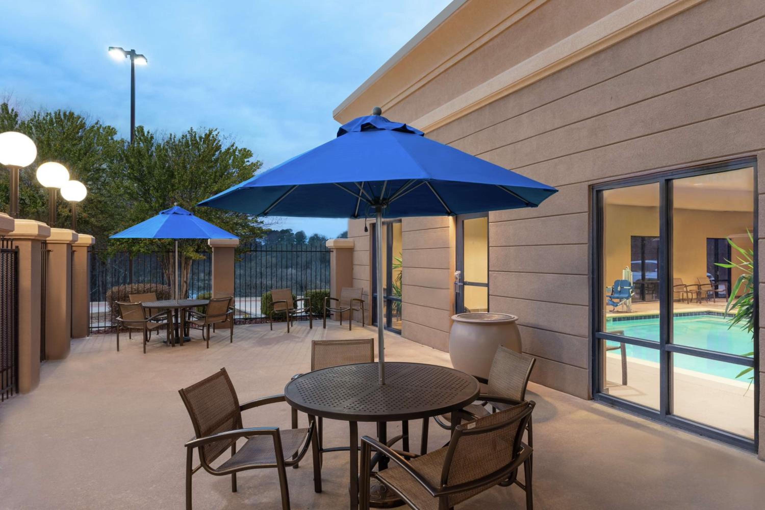 Pine Bluff Vacations - Hampton Inn  Suites Pine Bluff - Property Image 4