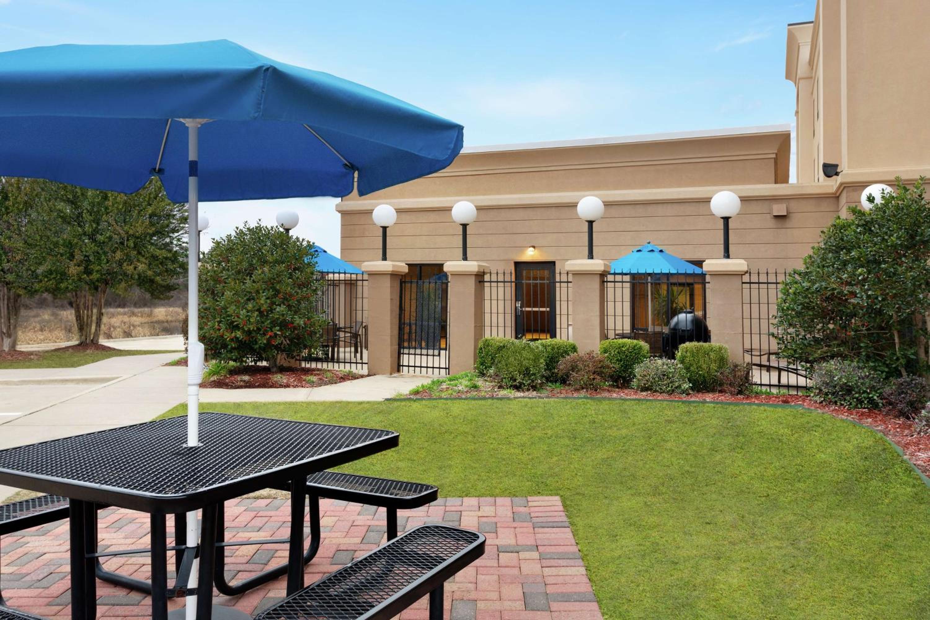 Pine Bluff Vacations - Hampton Inn  Suites Pine Bluff - Property Image 5
