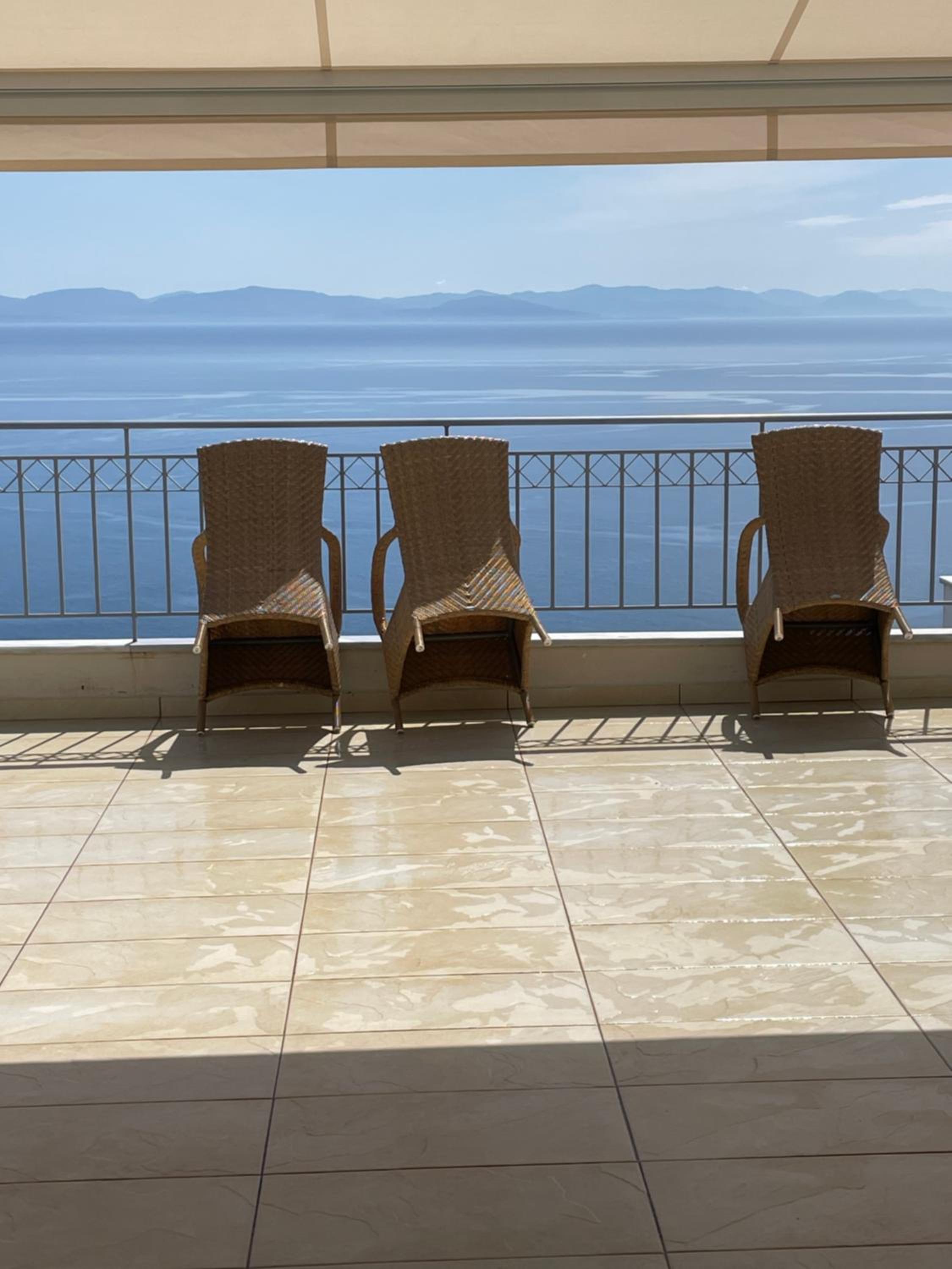 Akoumaros Breeze