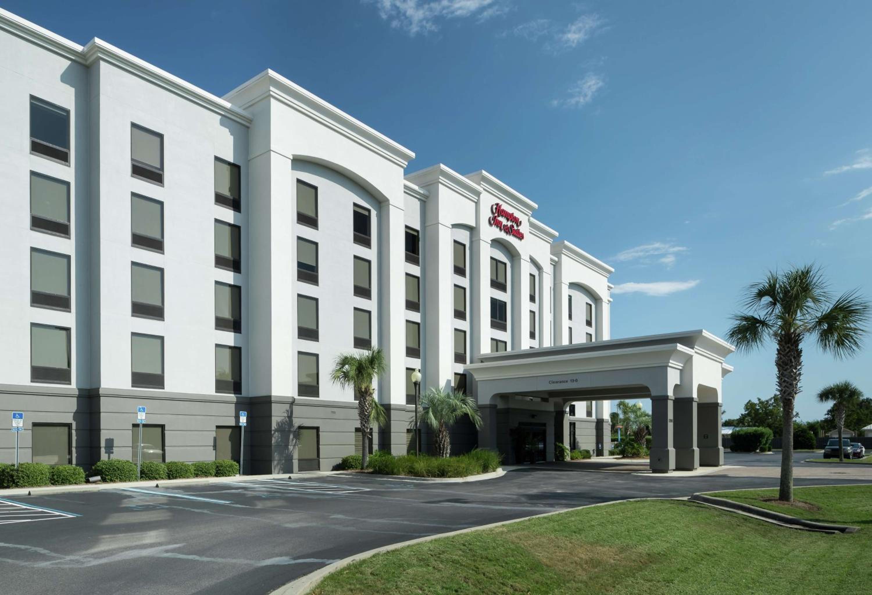 Hotel Hampton Inn & Suites Panama City Beach-Pier Park Area - Image 1