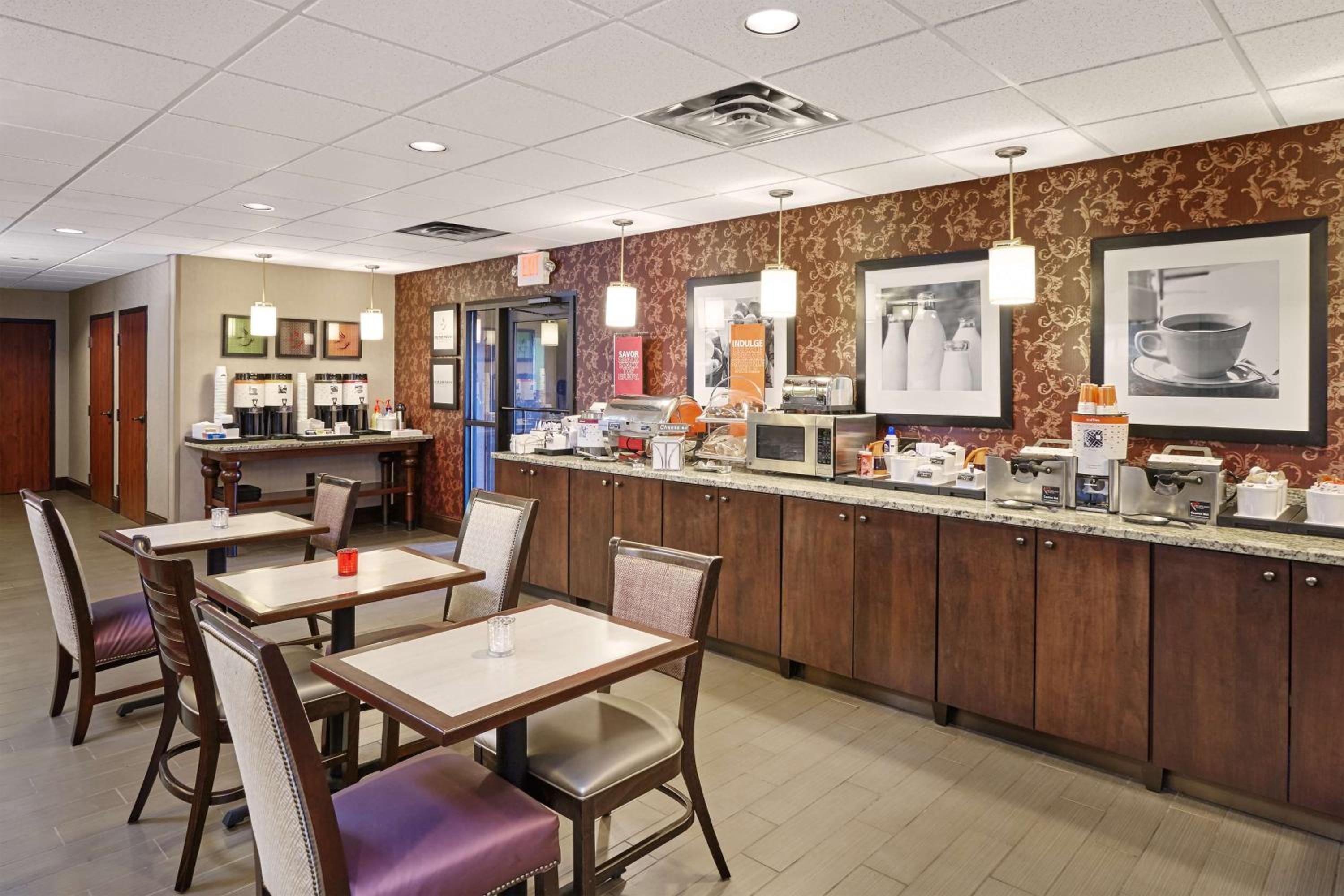 Peoria Vacations - Hampton Inn East Peoria - Property Image 3