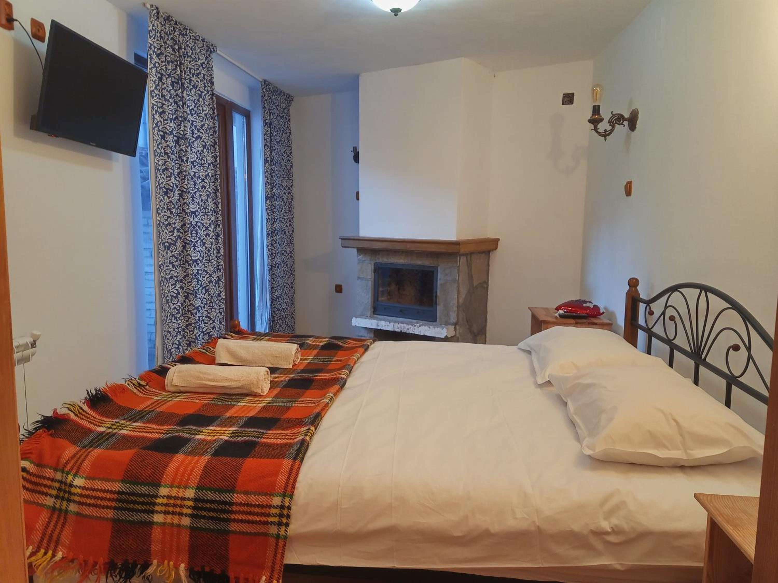 Villa Lyutovi Holiday Home