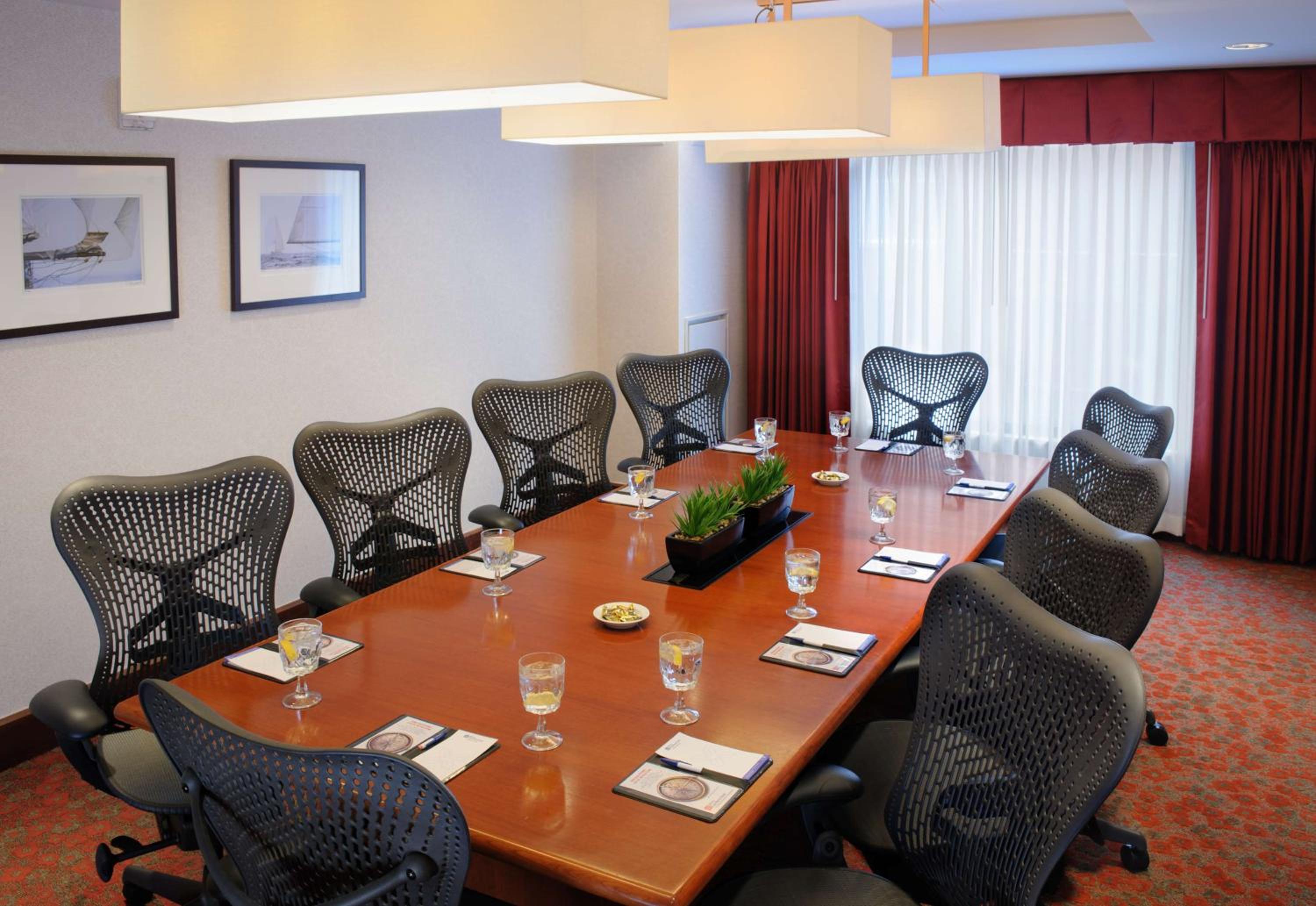 Portland Vacations - Hilton Garden Inn Portland Downtown Waterfront - Property Image 2