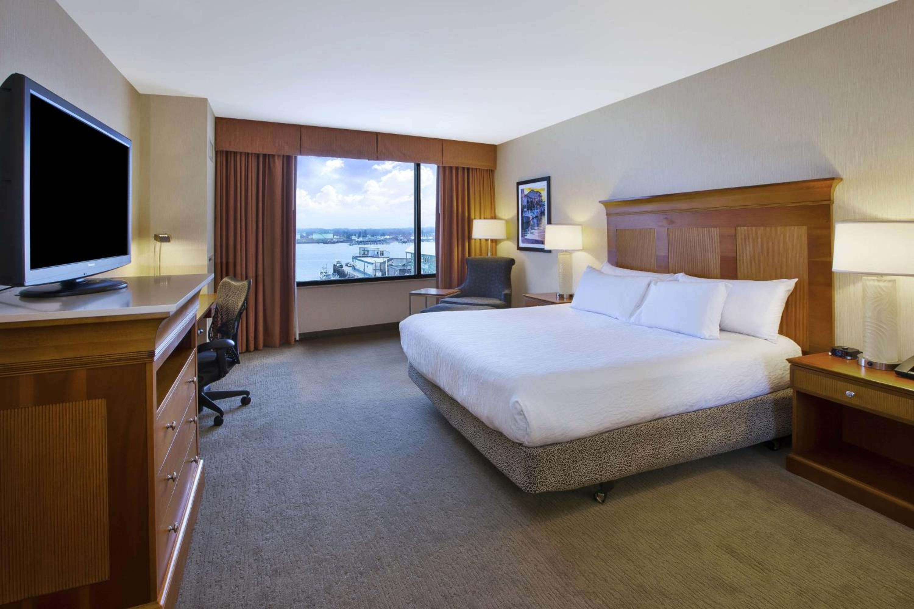 Portland Vacations - Hilton Garden Inn Portland Downtown Waterfront - Property Image 9