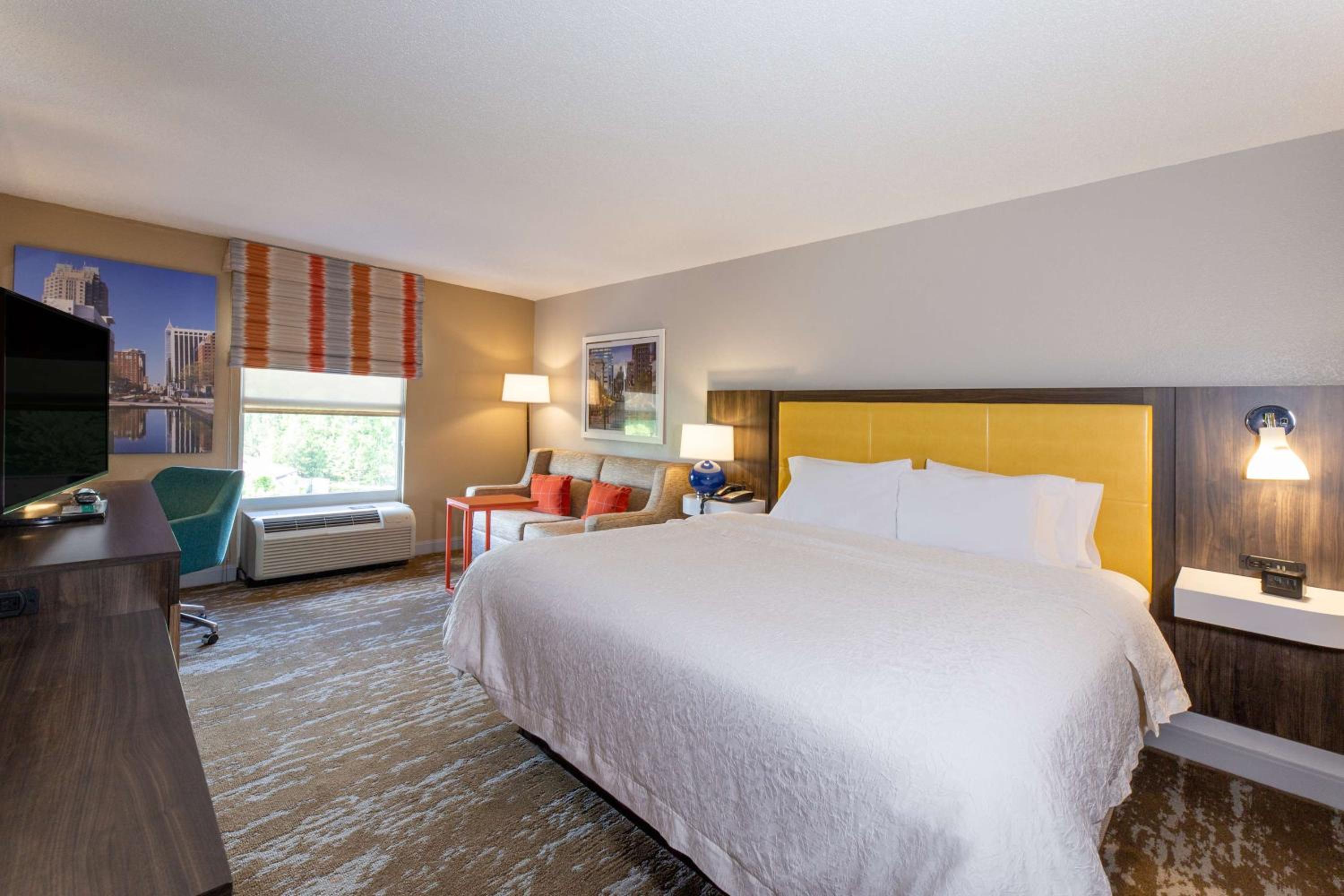 Hampton Inn  Suites Raleigh Cary Lenovo Center - Property Image 7