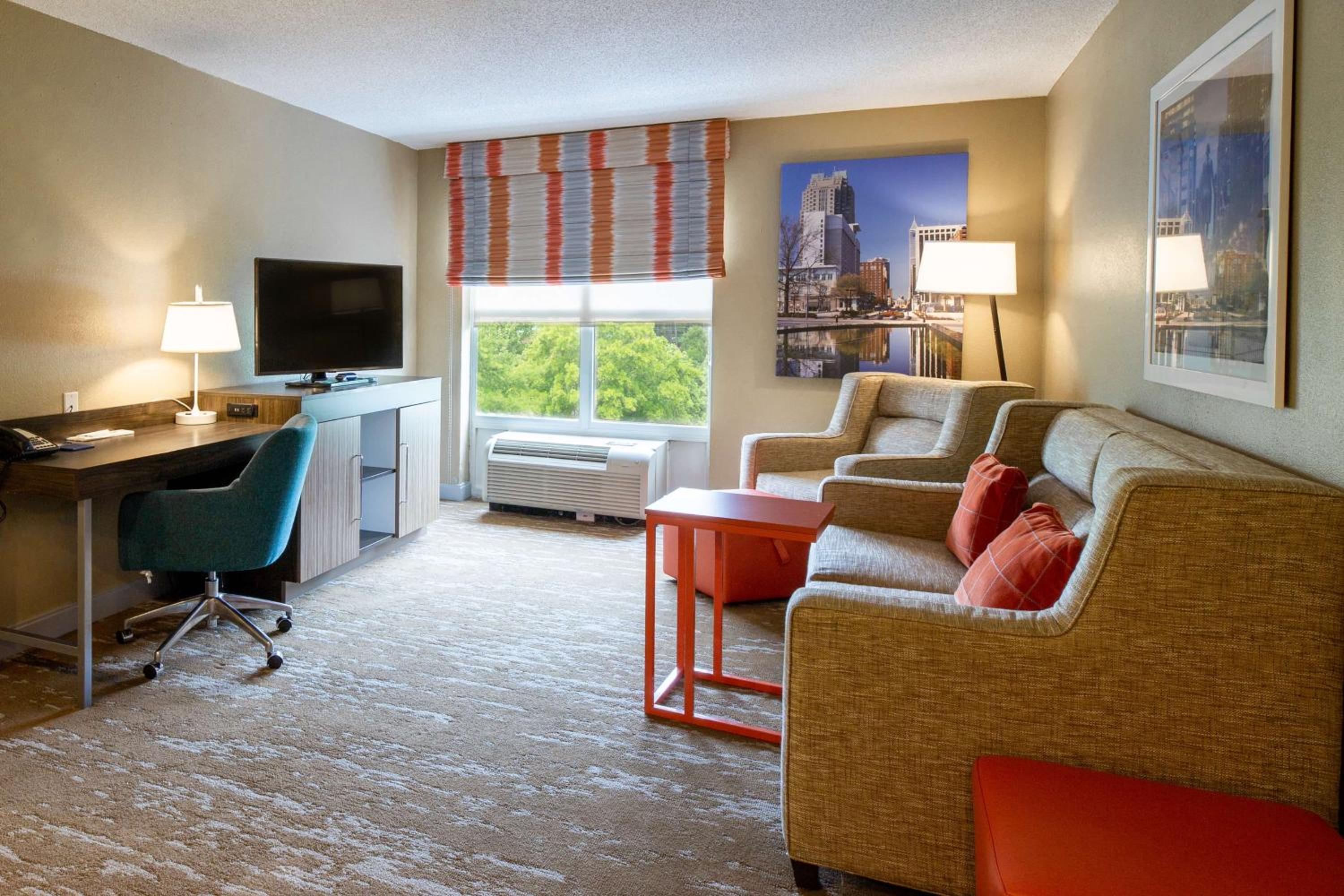 Hampton Inn  Suites Raleigh Cary Lenovo Center - Property Image 8