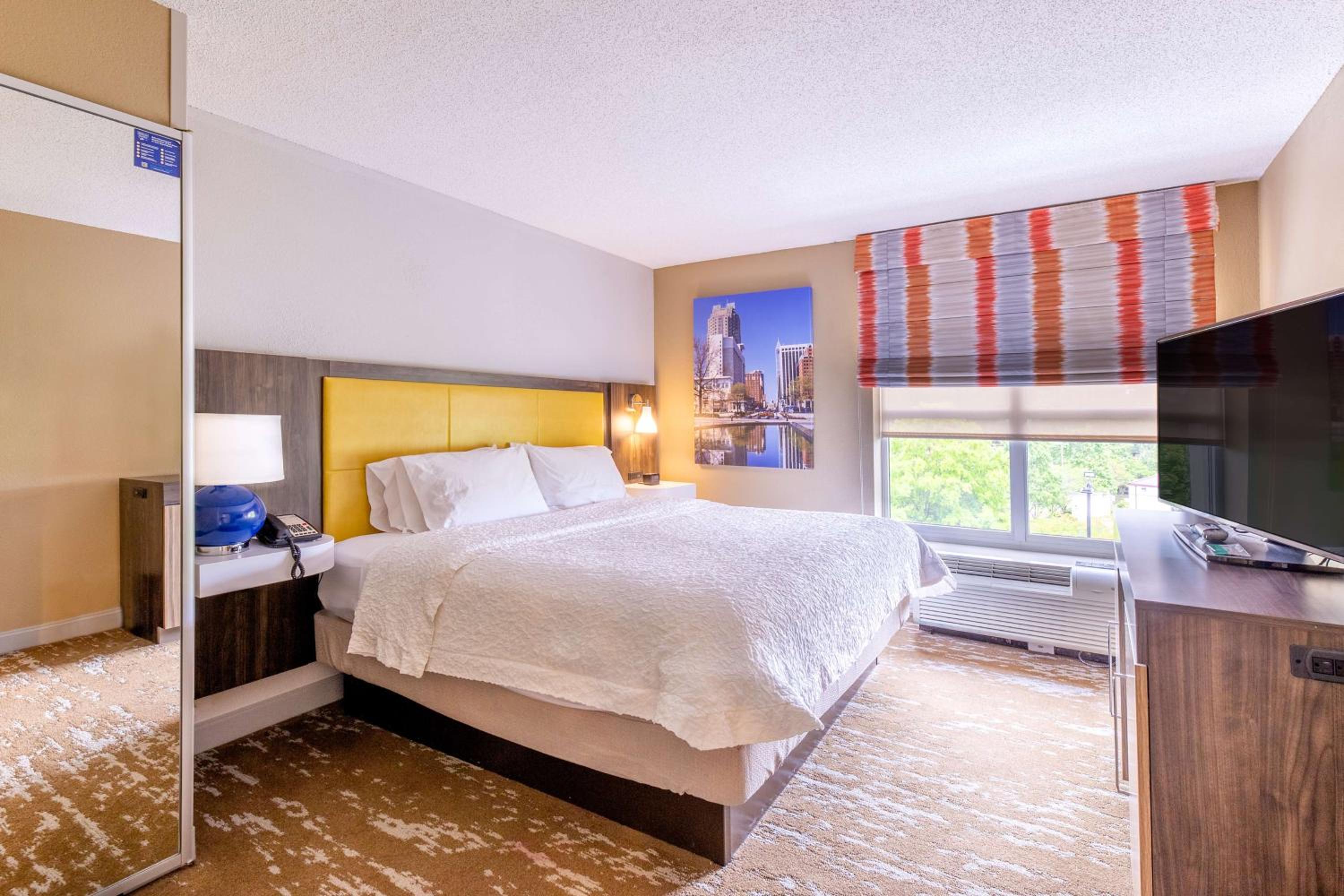 Hampton Inn  Suites Raleigh Cary Lenovo Center - Property Image 9
