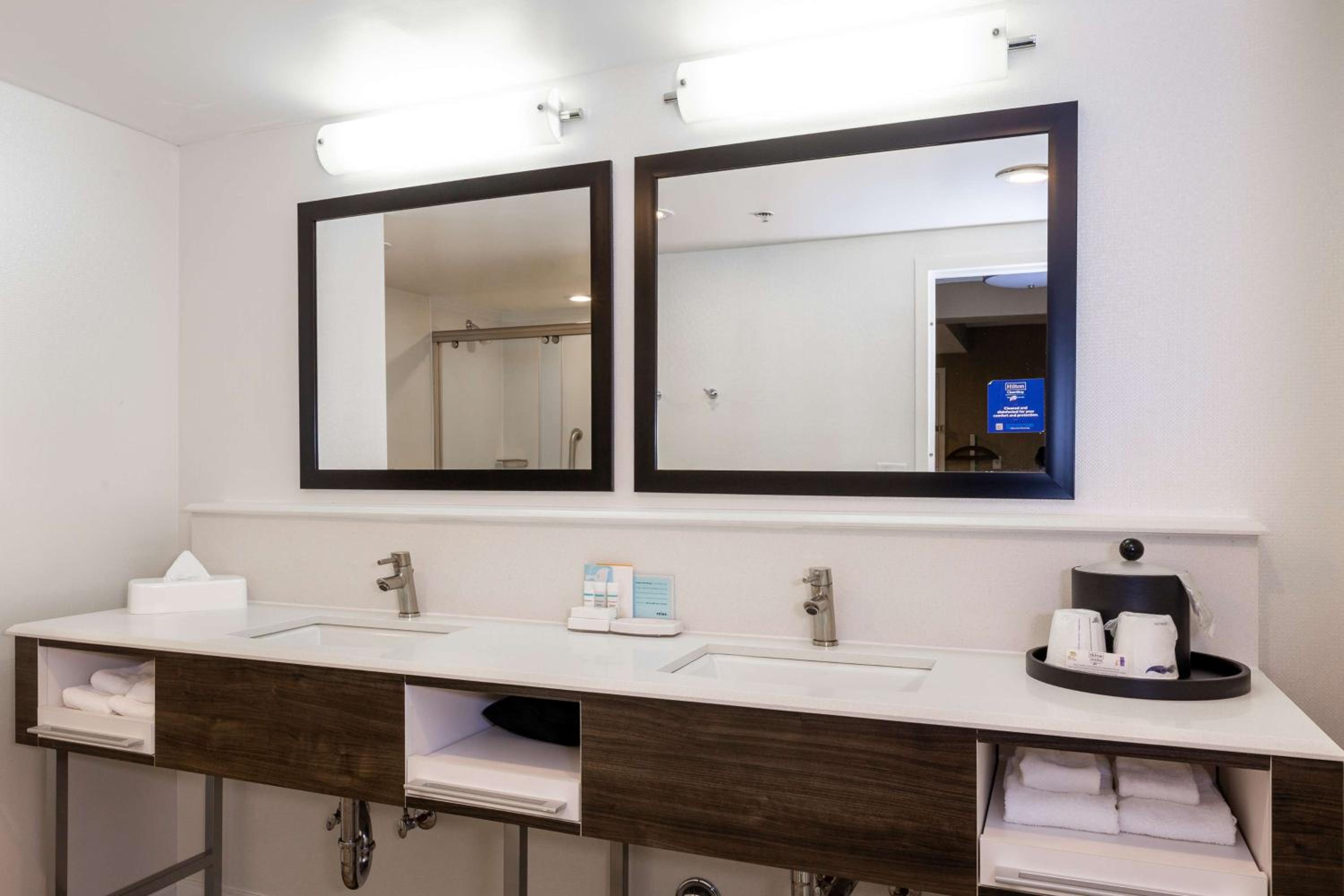 Hampton Inn  Suites Raleigh Cary Lenovo Center - Property Image 10
