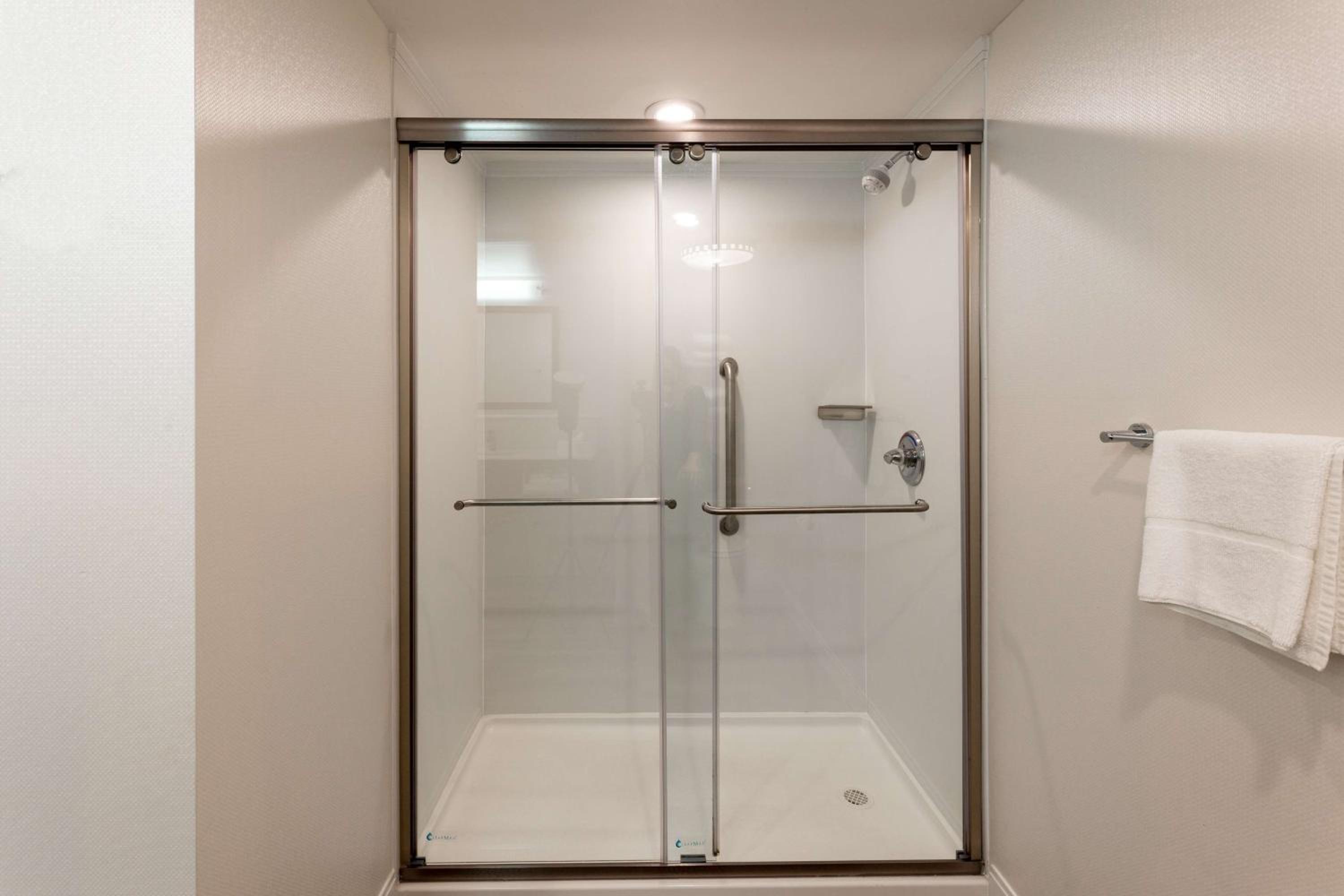Hampton Inn  Suites Raleigh Cary Lenovo Center - Property Image 11