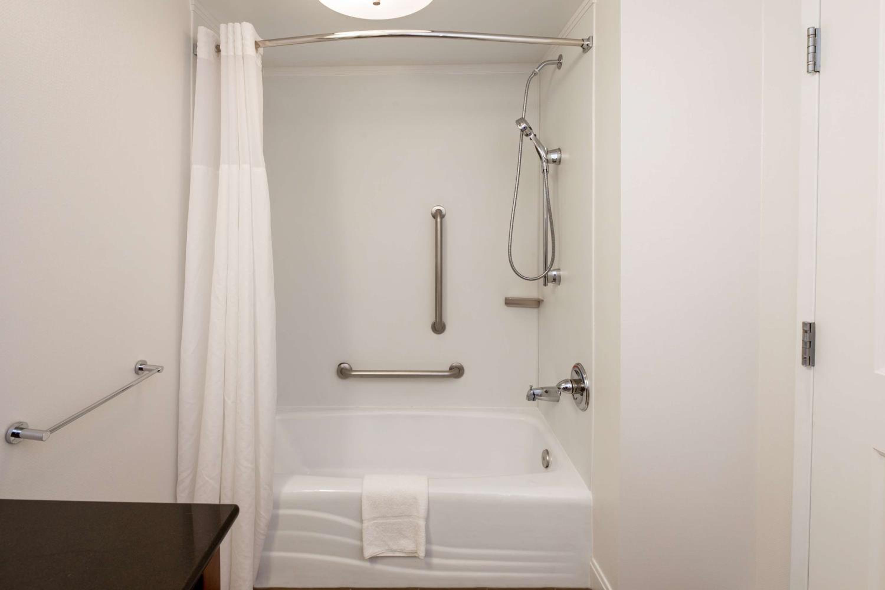 Hampton Inn  Suites Raleigh Cary Lenovo Center - Property Image 1