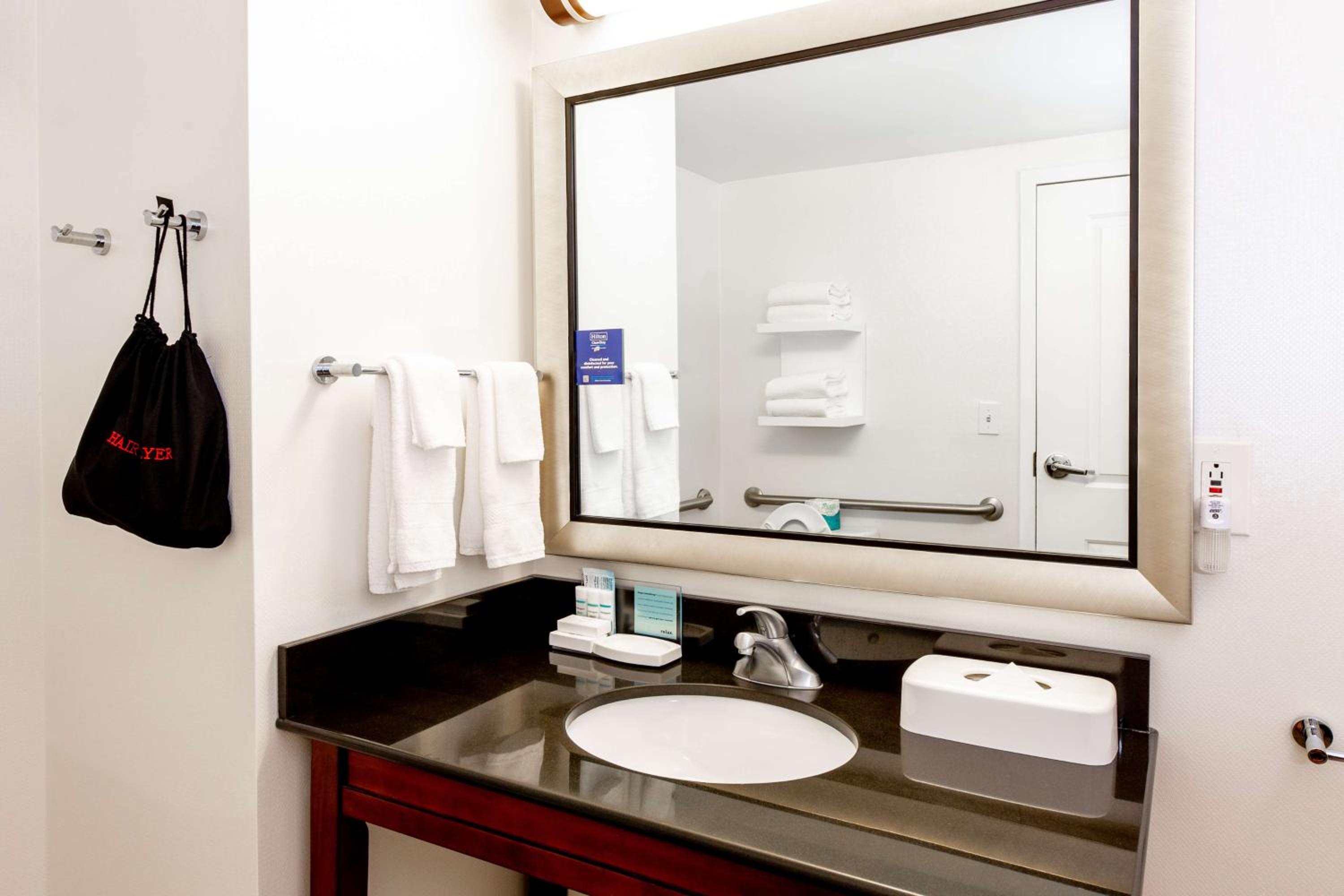 Hampton Inn Suites Raleigh Cary Lenovo Center - Property Image 15