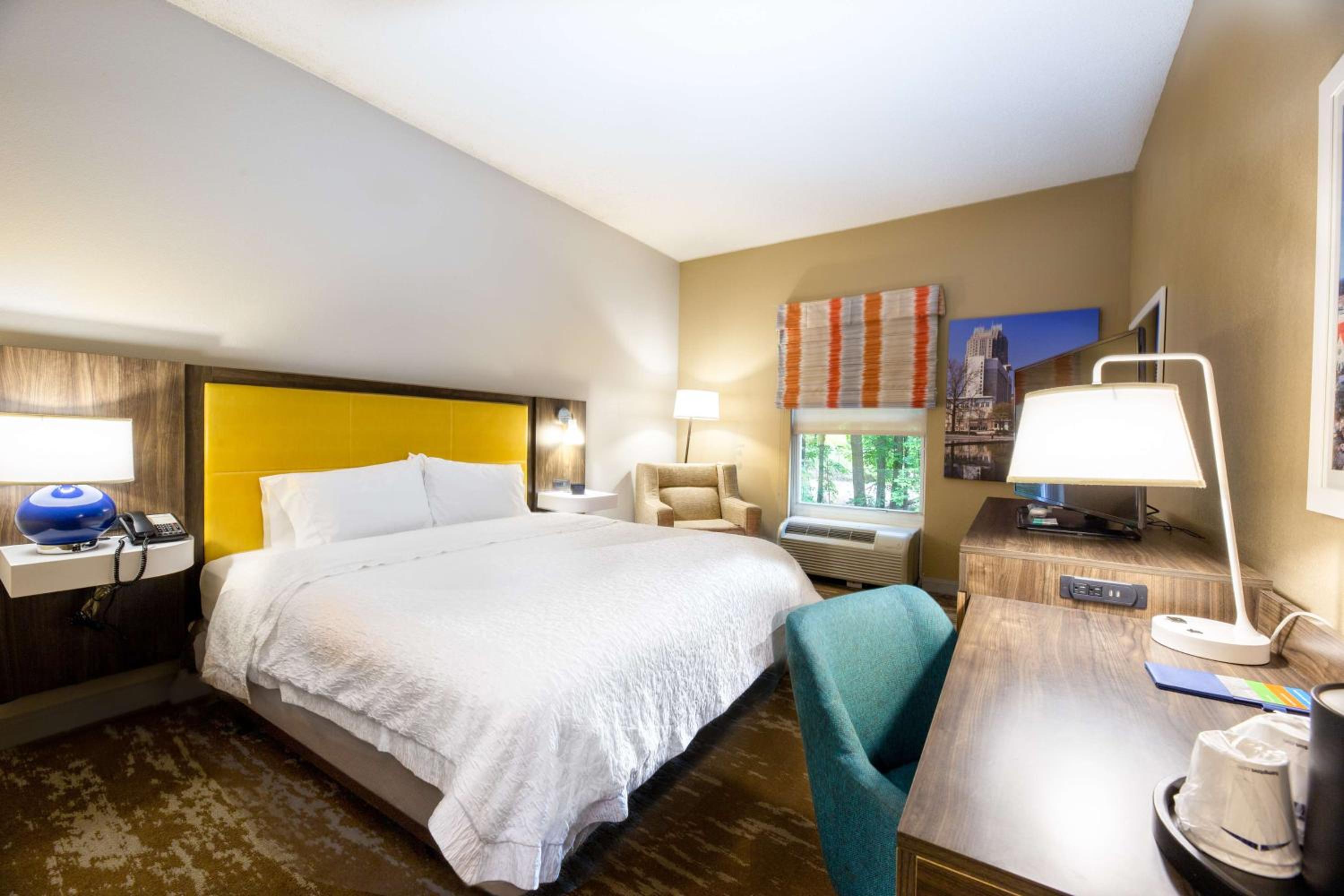 Hampton Inn Suites Raleigh Cary Lenovo Center - Property Image 17