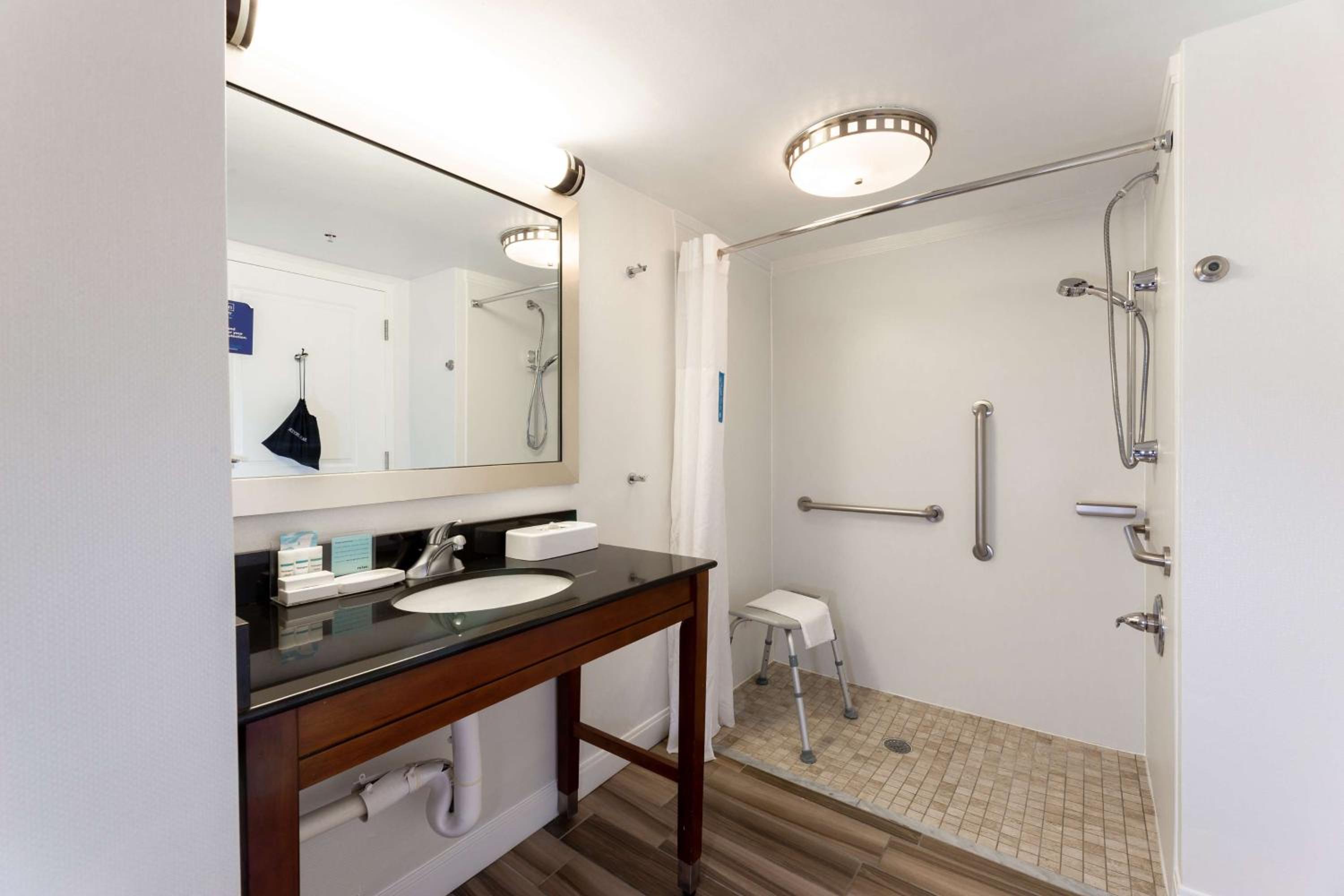 Hampton Inn Suites Raleigh Cary Lenovo Center - Property Image 19