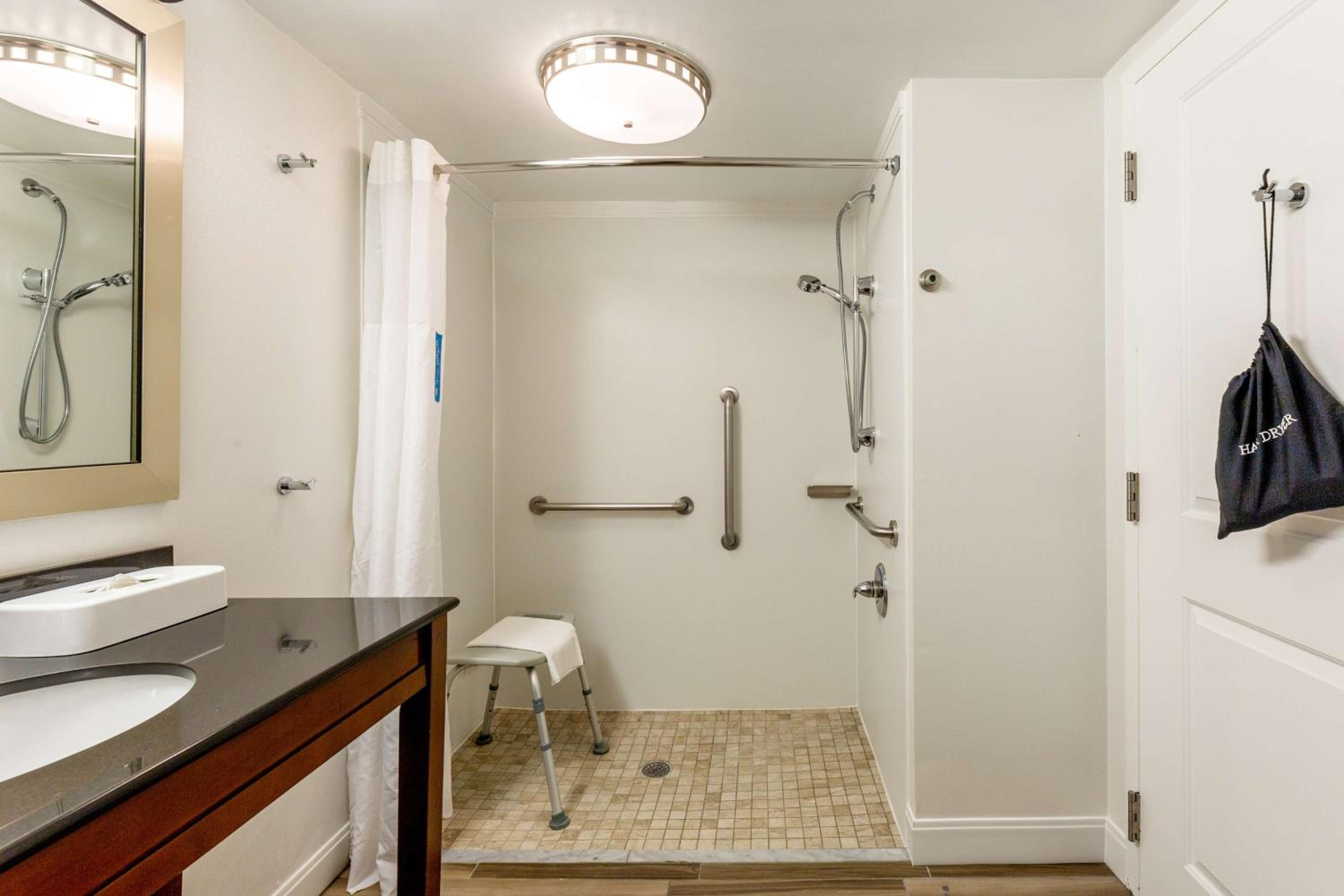 Hampton Inn Suites Raleigh Cary Lenovo Center - Property Image 20