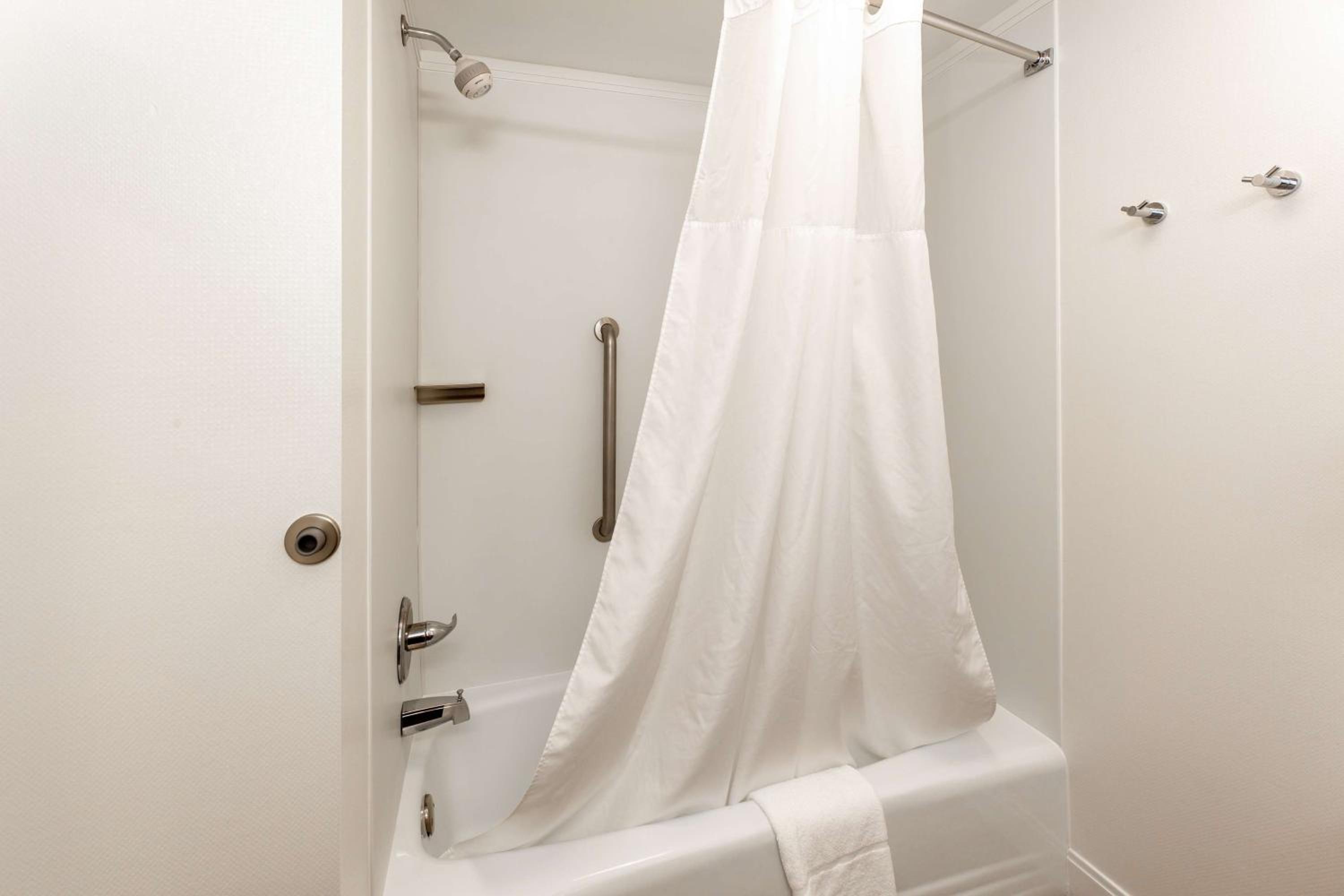 Hampton Inn Suites Raleigh Cary Lenovo Center - Property Image 24