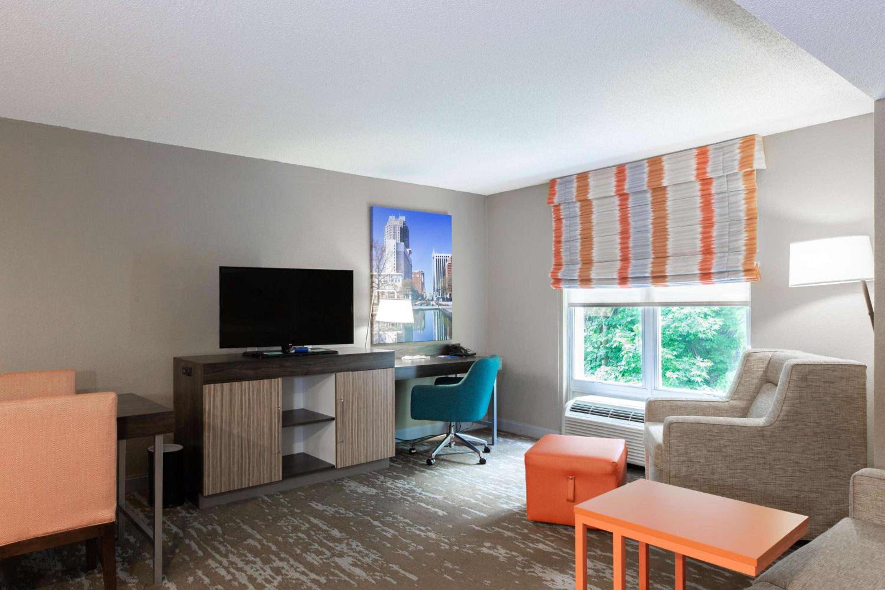 Hampton Inn Suites Raleigh Cary Lenovo Center - Property Image 27