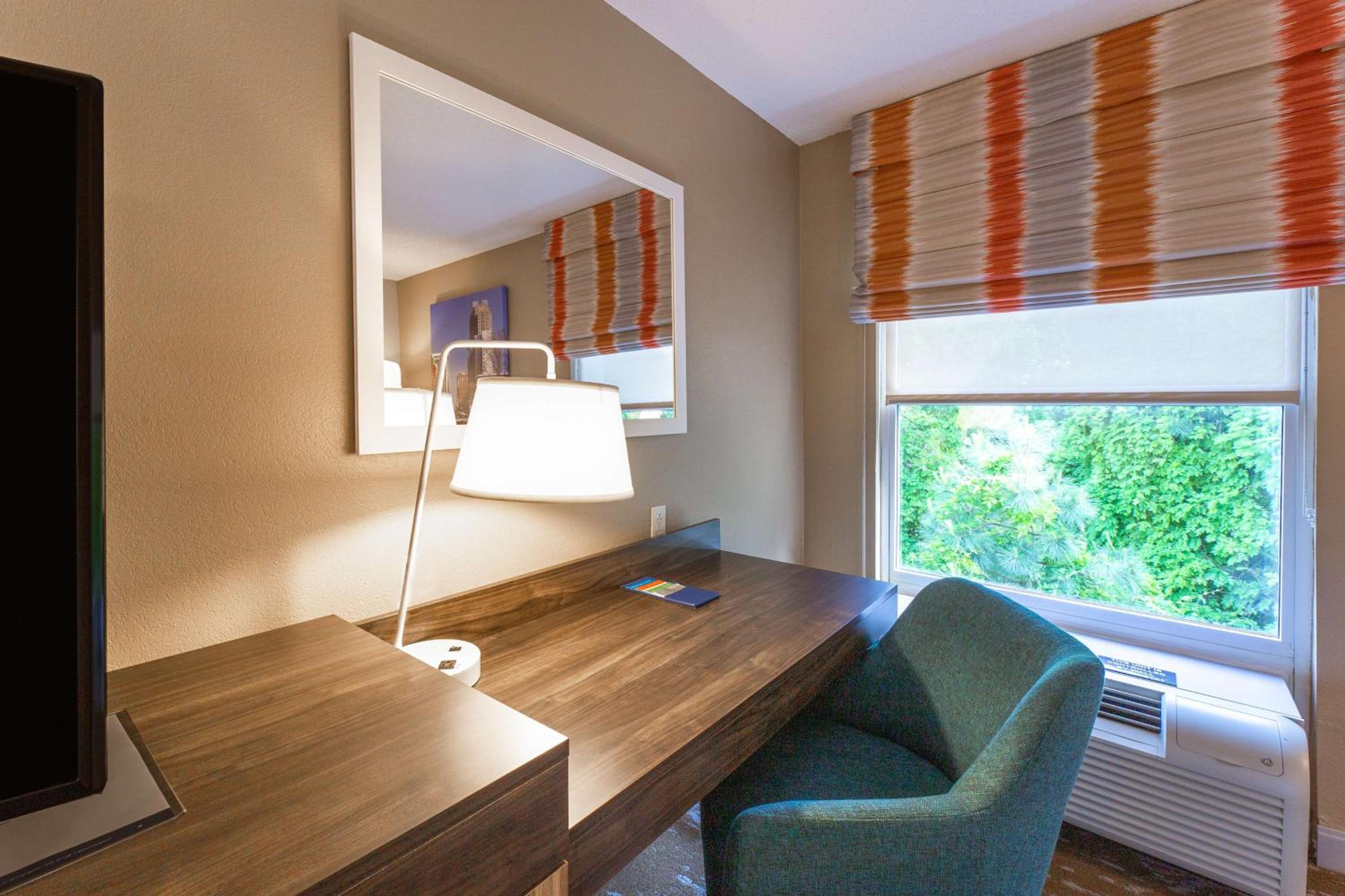 Hampton Inn Suites Raleigh Cary Lenovo Center - Property Image 25