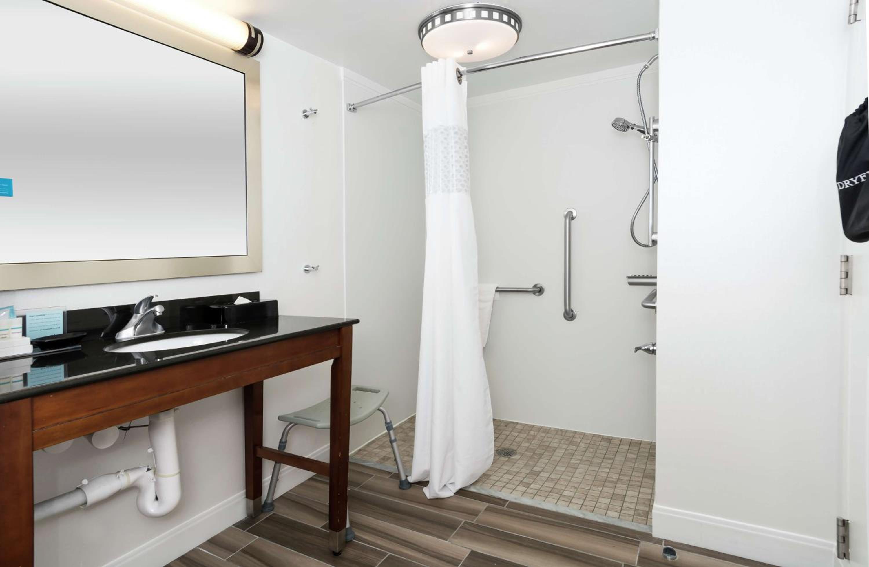 Hampton Inn Suites Raleigh Cary Lenovo Center - Property Image 50
