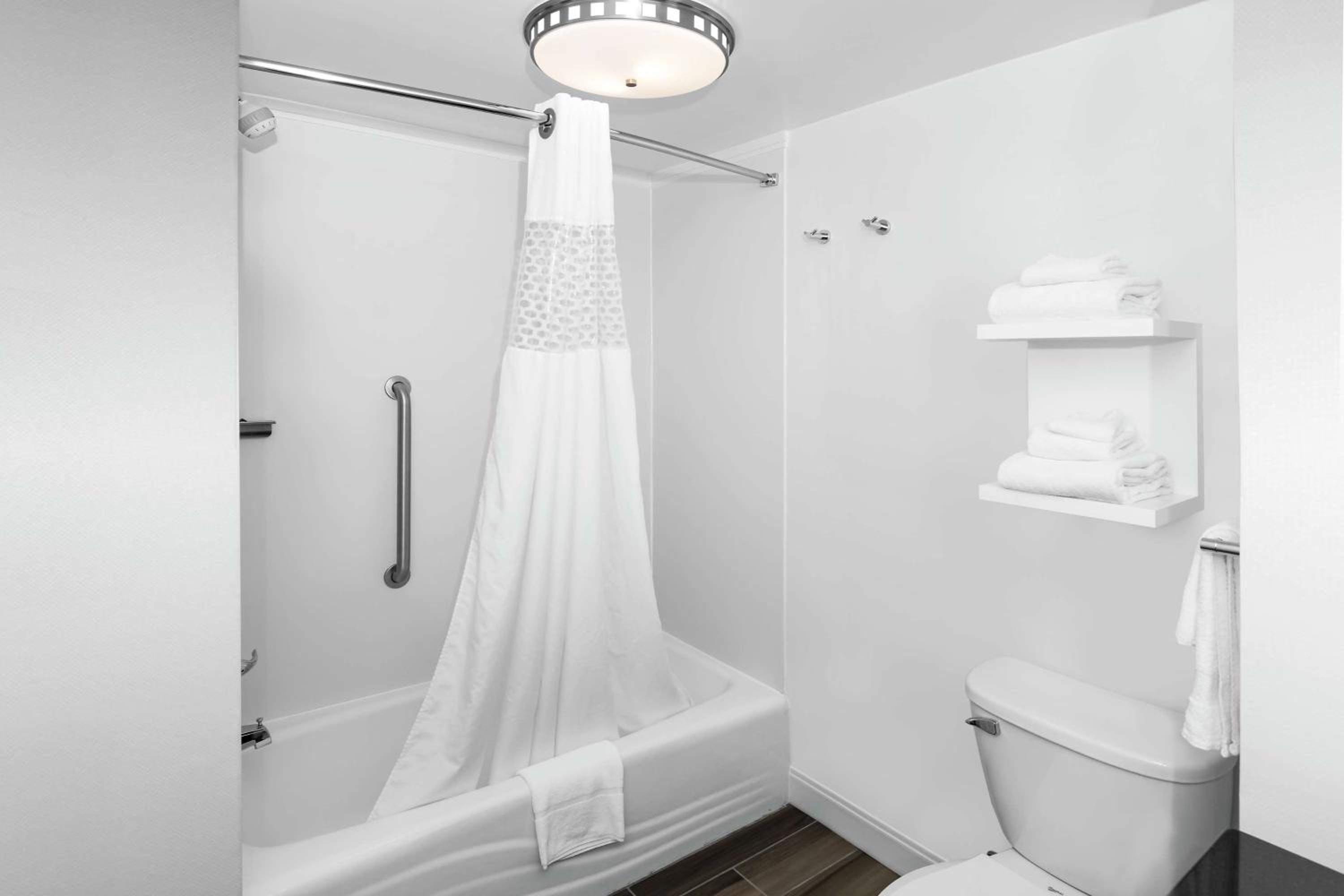 Hampton Inn Suites Raleigh Cary Lenovo Center - Property Image 53