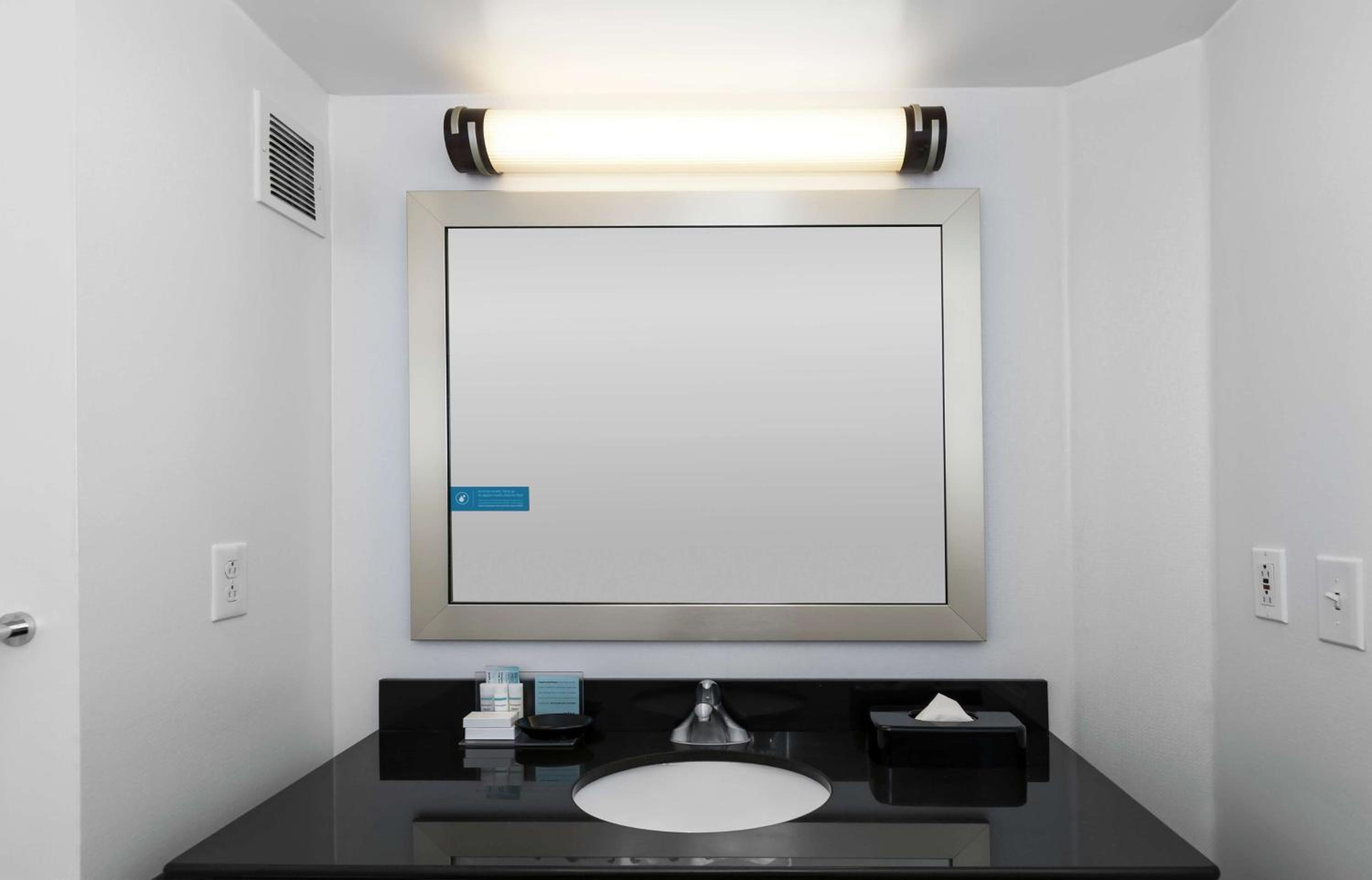 Hampton Inn Suites Raleigh Cary Lenovo Center - Property Image 56