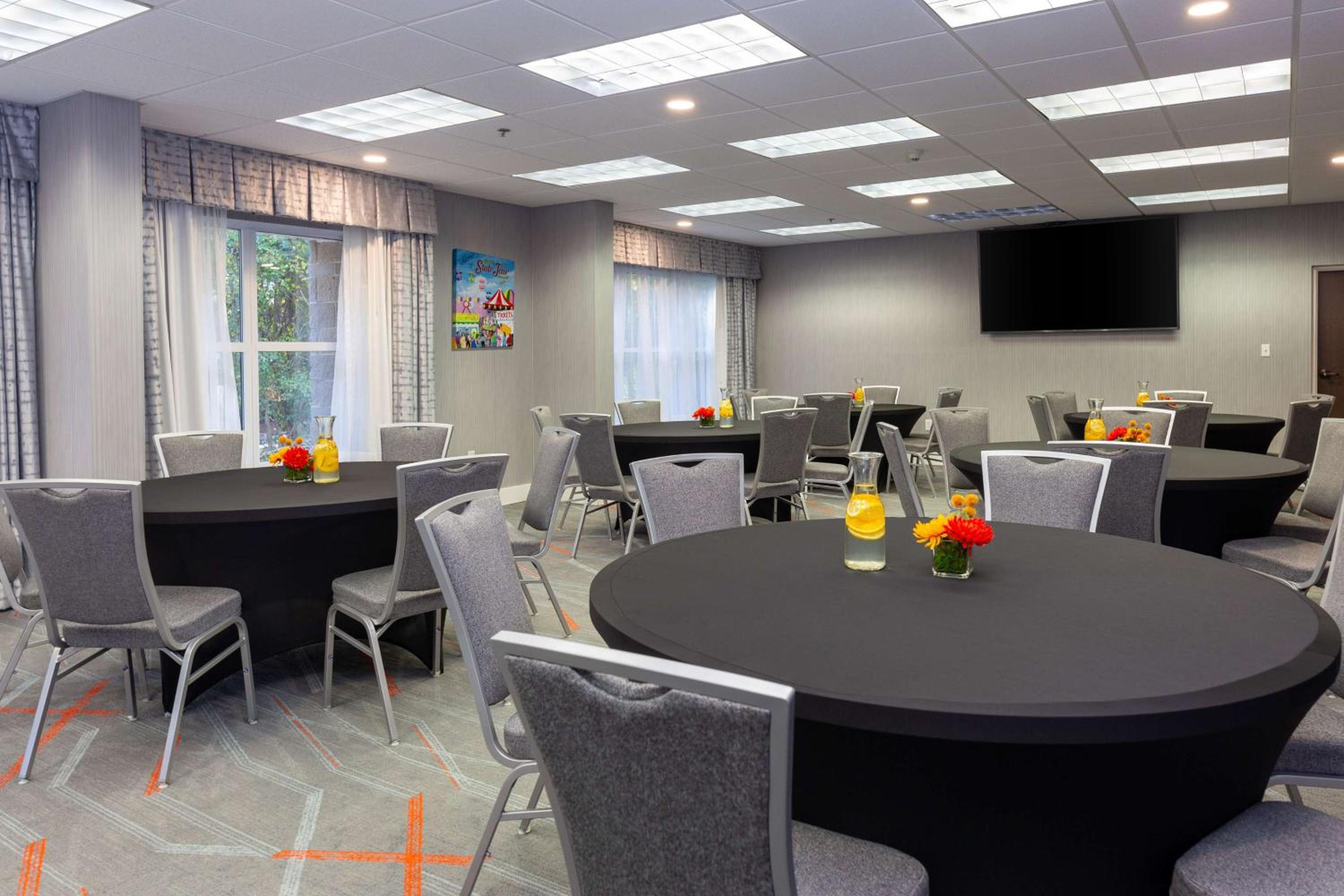 Hampton Inn Suites Raleigh Cary Lenovo Center - Property Image 58