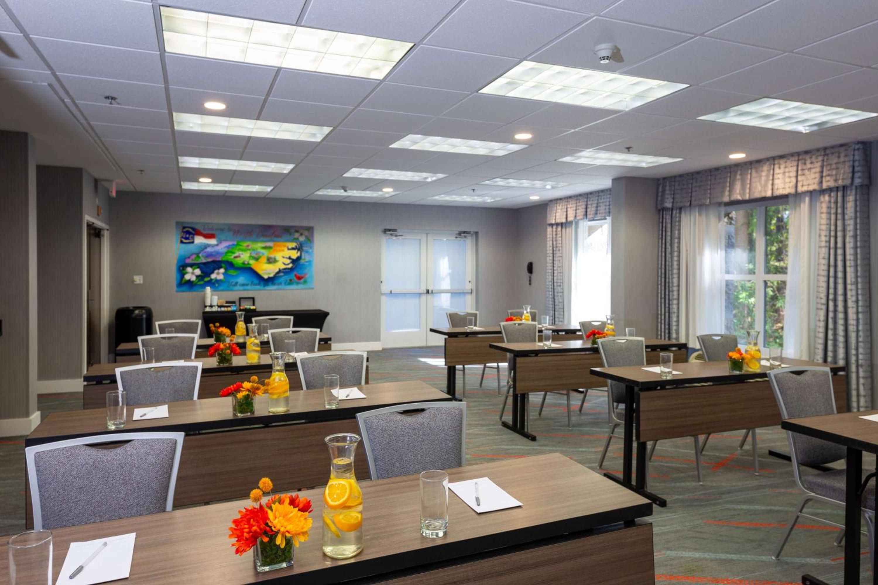 Hampton Inn Suites Raleigh Cary Lenovo Center - Property Image 60