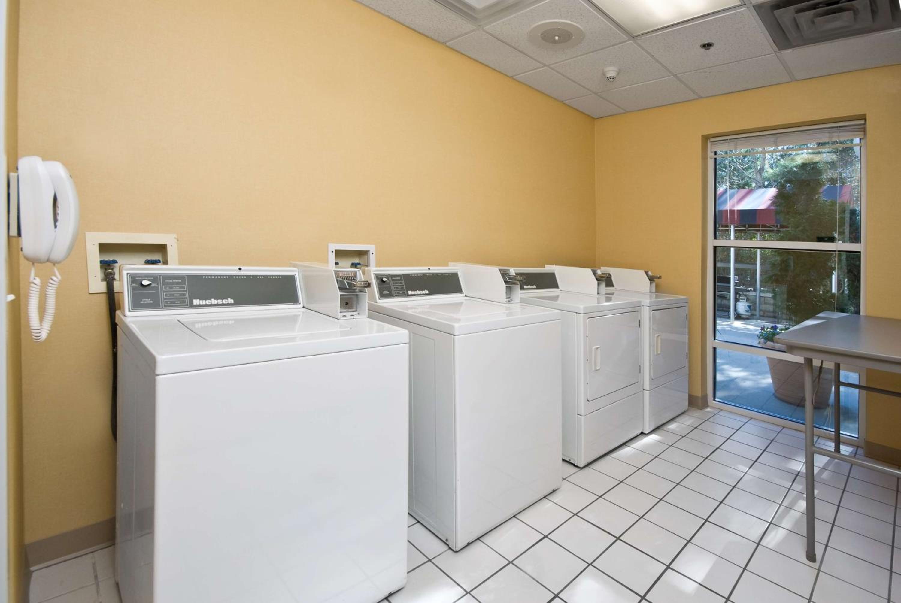 Hampton Inn  Suites Raleigh Cary Lenovo Center - Property Image 4