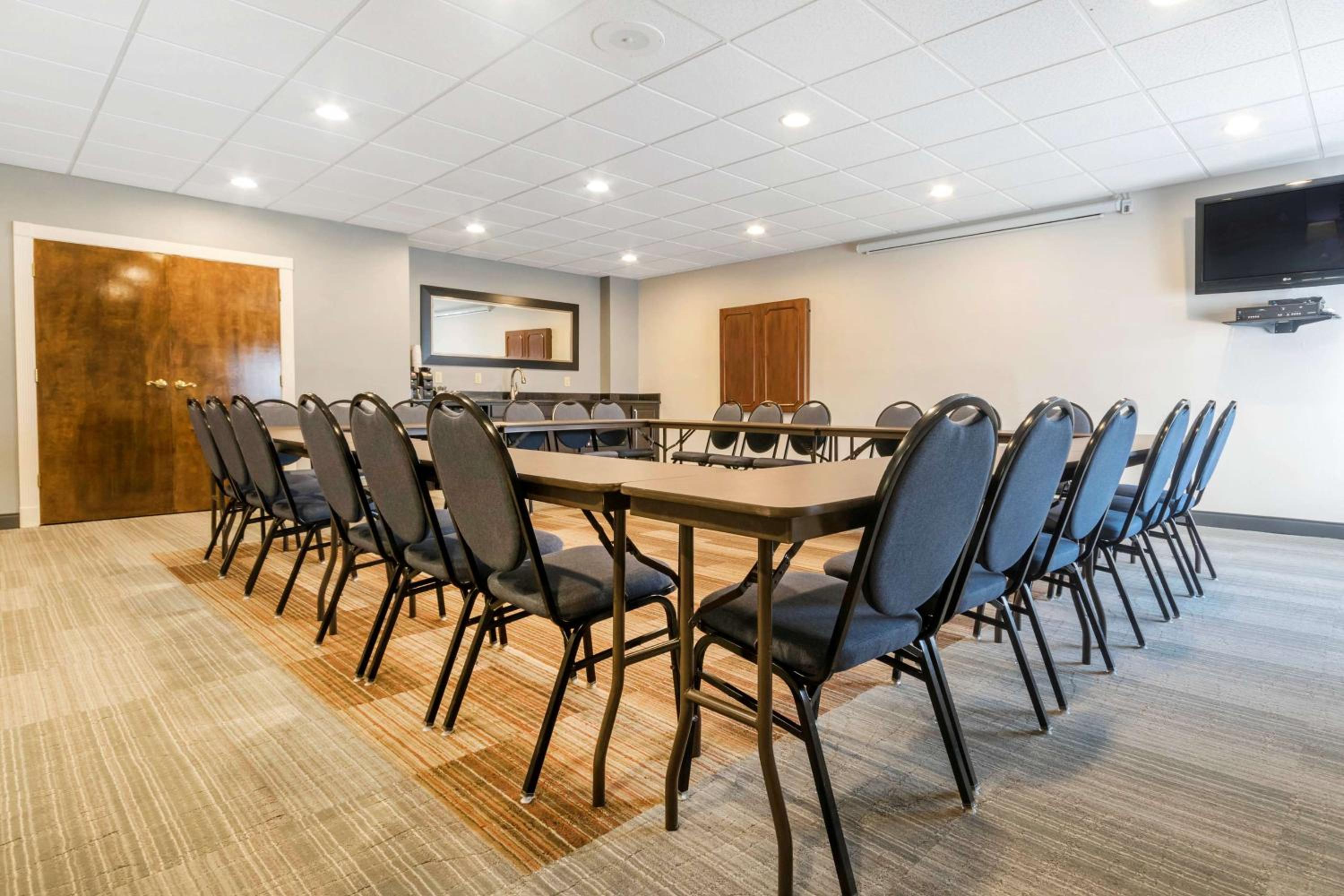 Richmond Vacations - Hampton Inn Richmond KY - Property Image 2