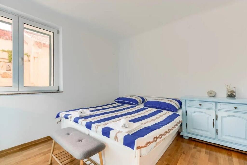 Apartment Mila - 15m from the sea photo 5
